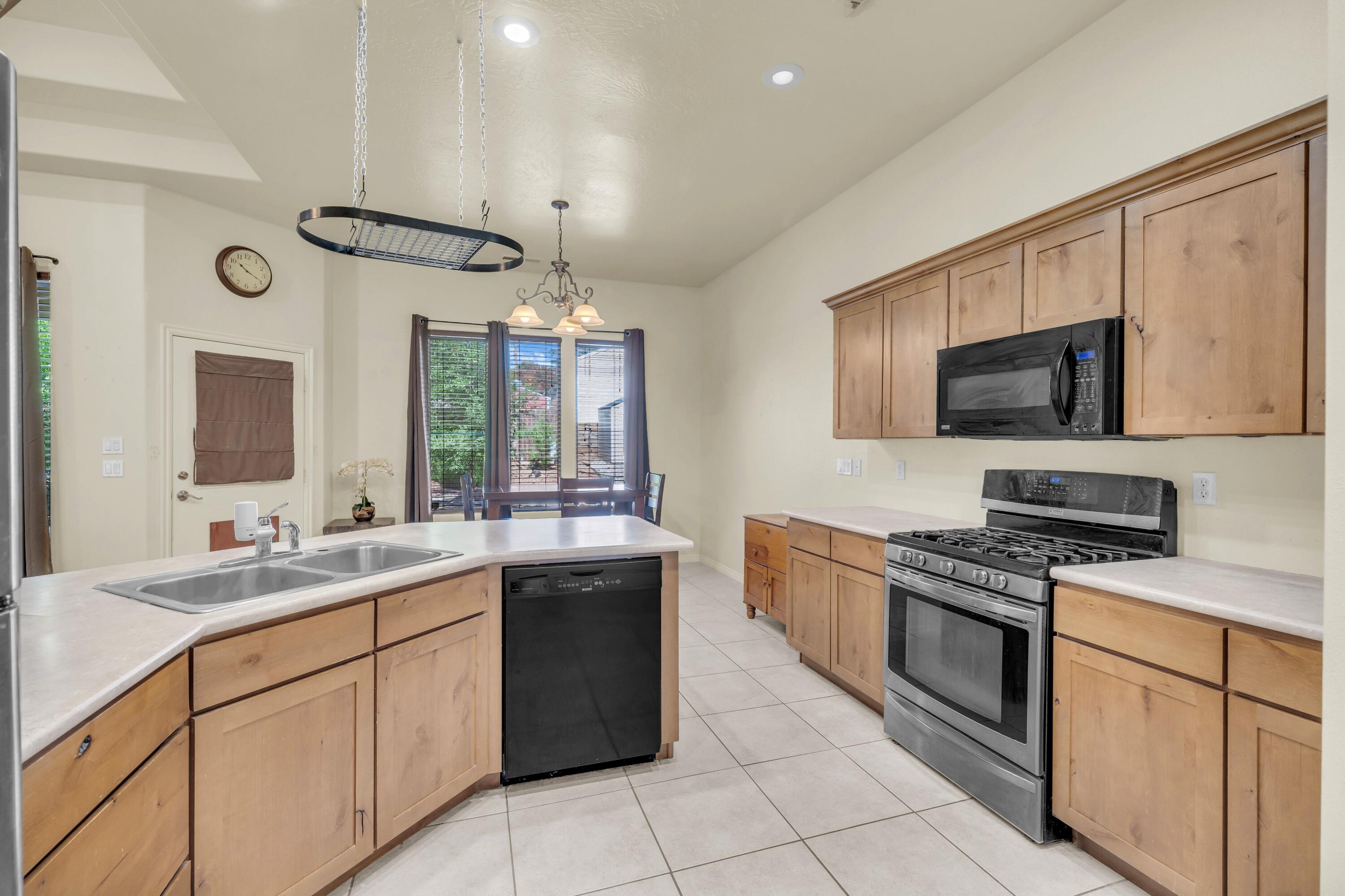 FALCON RIDGE - Residential