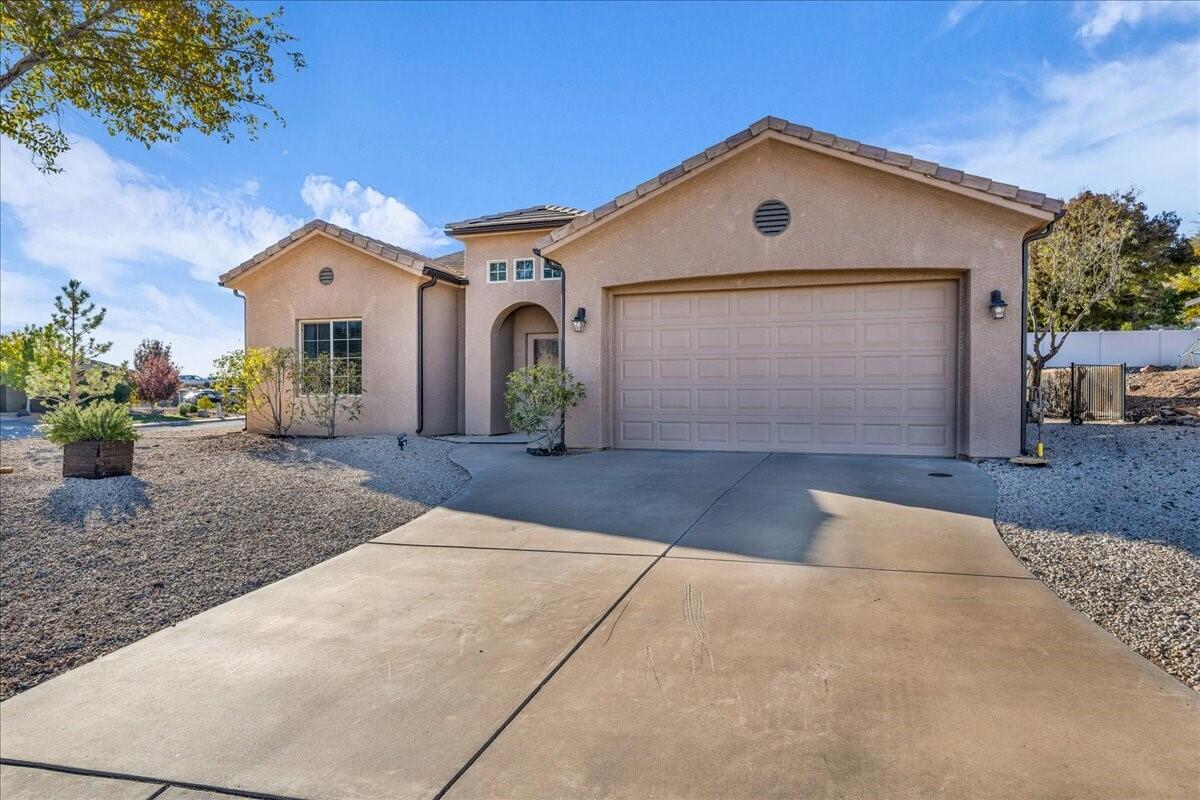 FALCON RIDGE - Residential