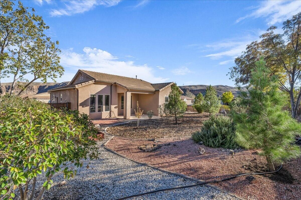 FALCON RIDGE - Residential