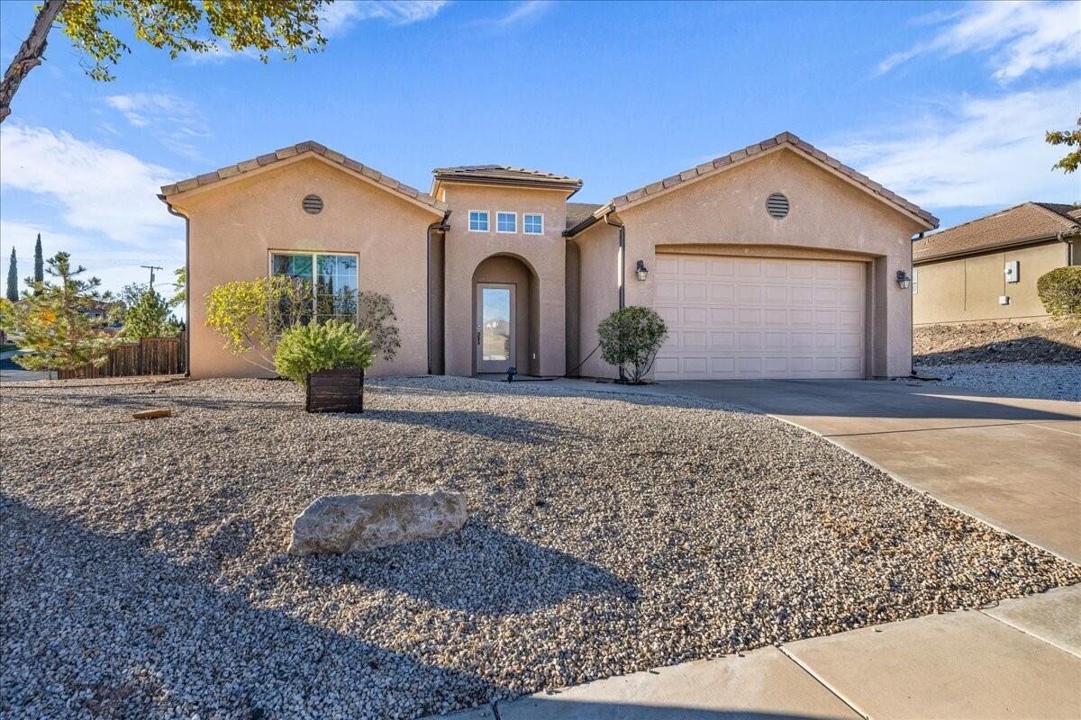 FALCON RIDGE - Residential