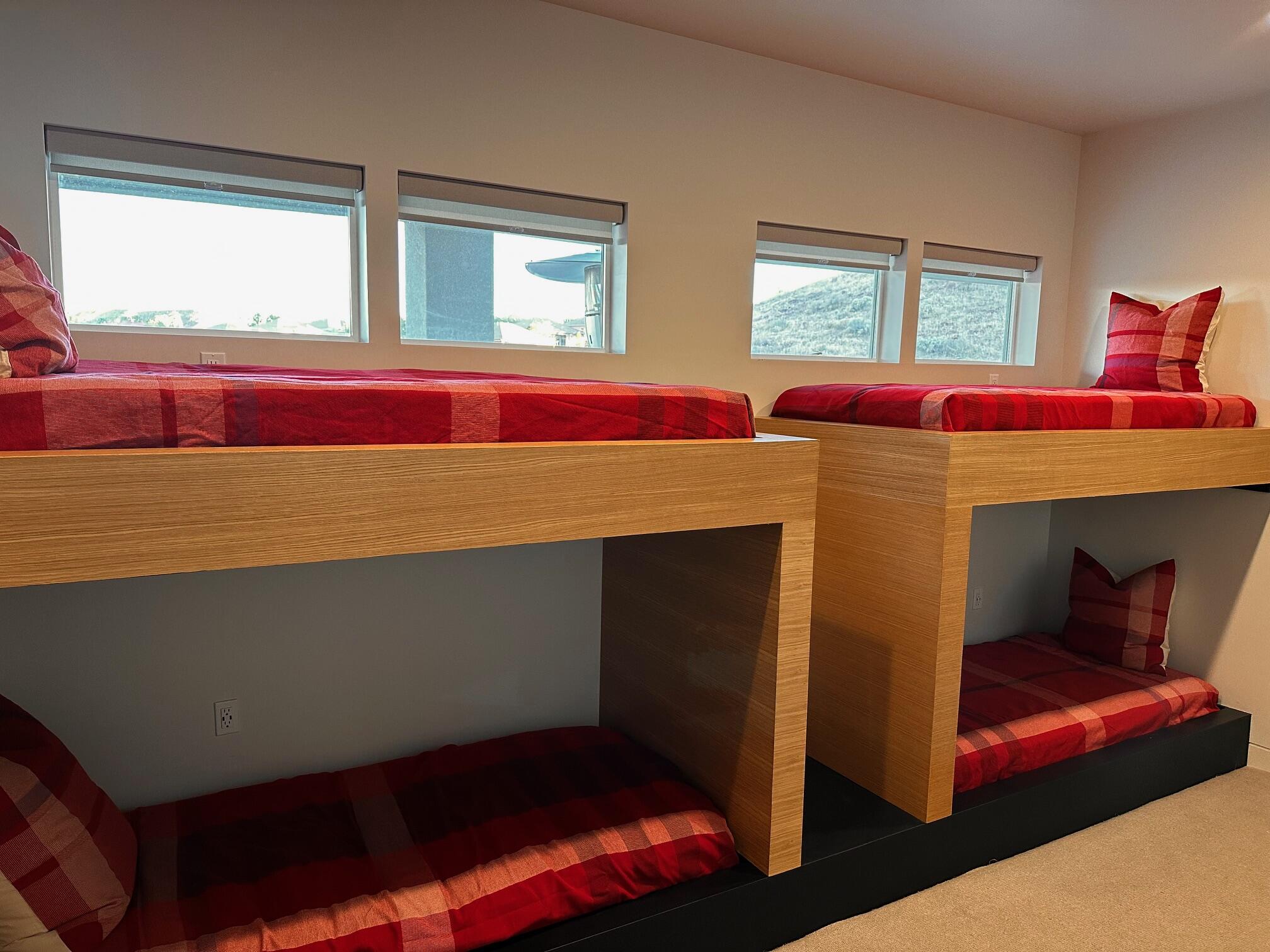 POINTE AT SUNBROOK - Residential