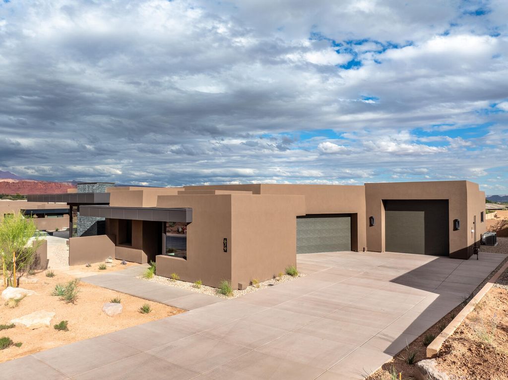 Photo of 679 S Juniper Way, Ivins, UT 84738 (MLS # 26-269966)