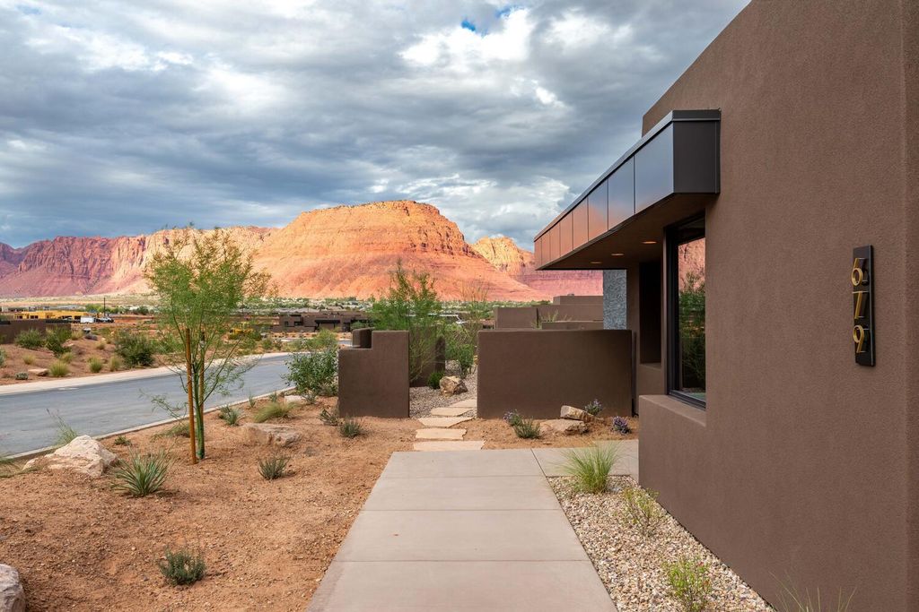 Photo of 679 S Juniper Way, Ivins, UT 84738 (MLS # 26-269966)