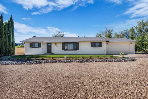 Photo of 1585 W 400 S, Hurricane, UT 84737 (MLS # 26-271932)