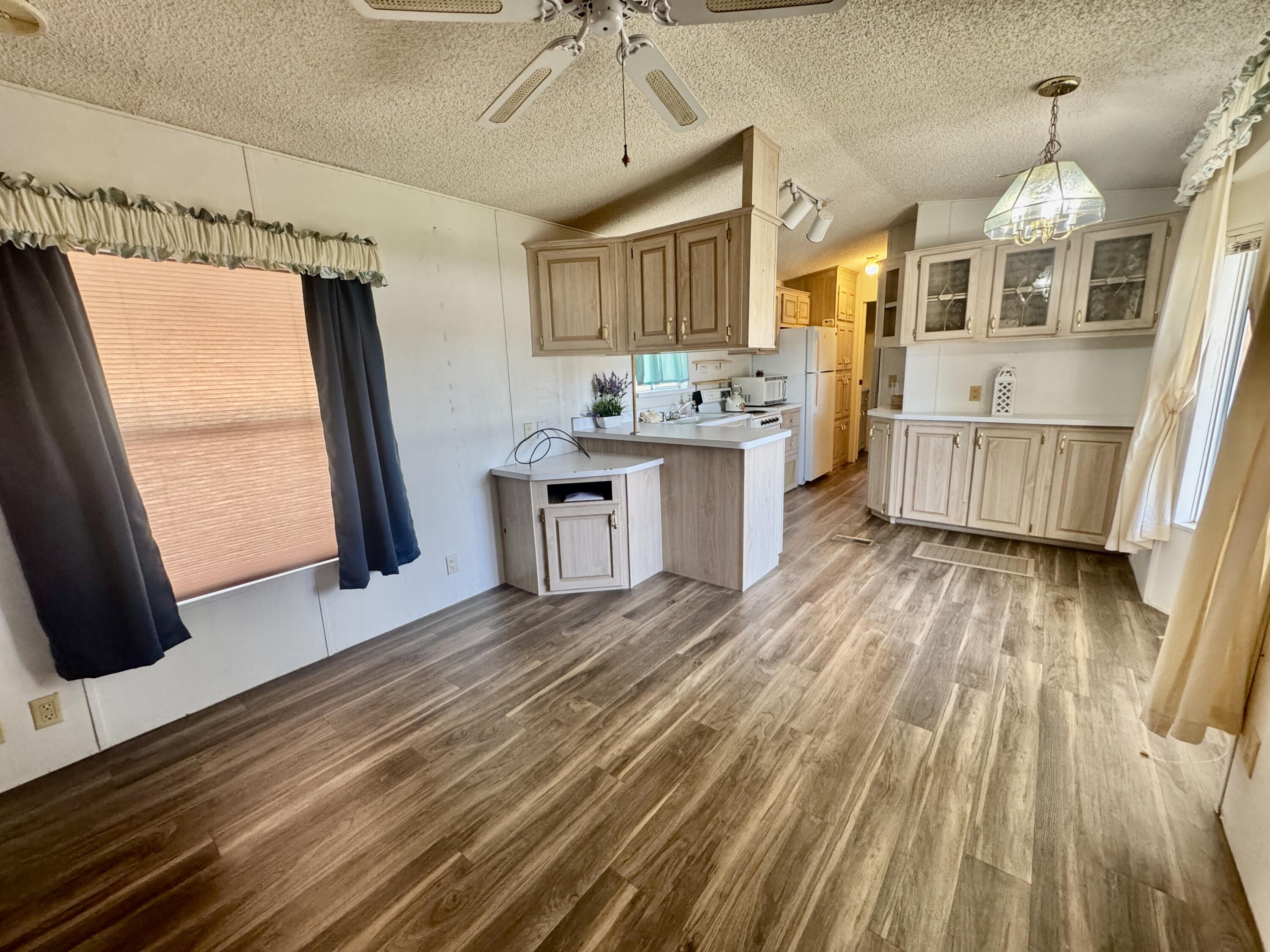 TWIN LAKES RV PARK - Residential