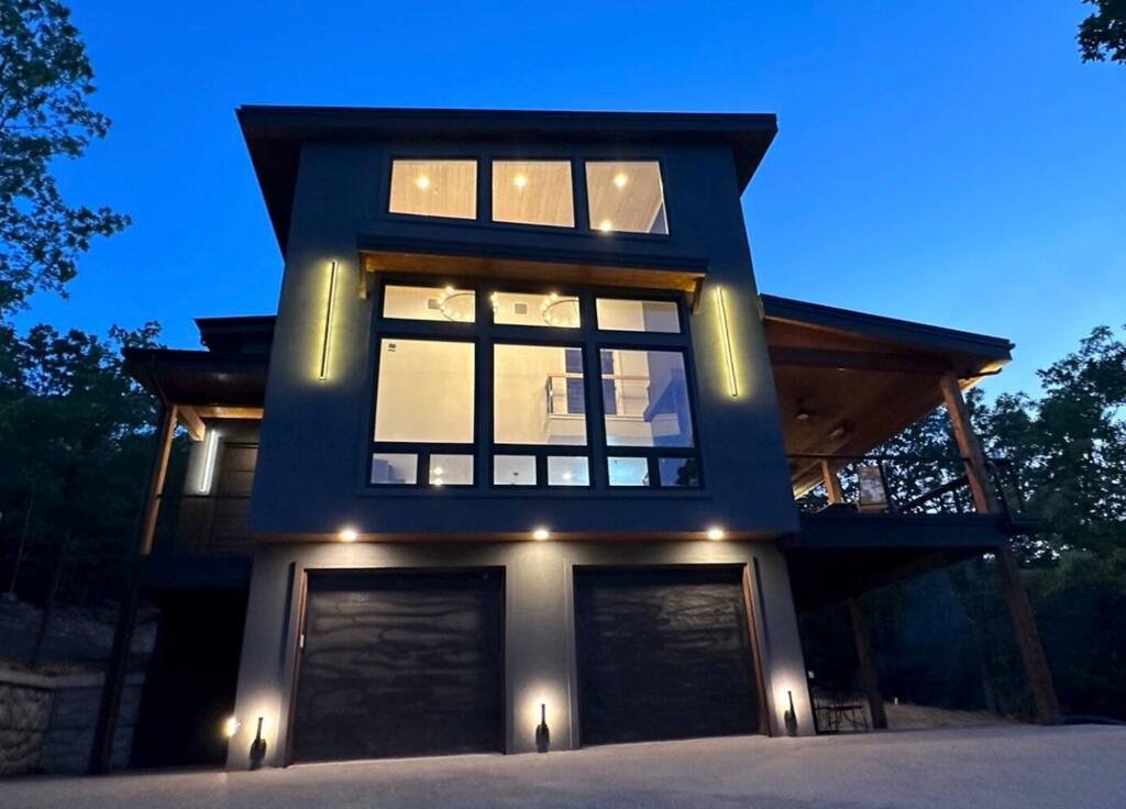 BLOOMINGTON HILLS - Land