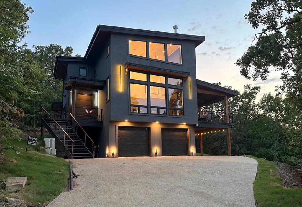 BLOOMINGTON HILLS - Land