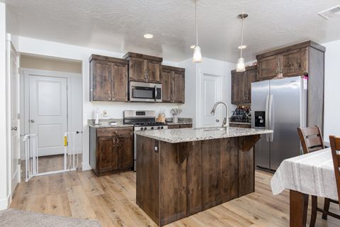 Tiny photo for 5836 S Challenger Way, Saint George, UT 84790 (MLS # 26-271406)