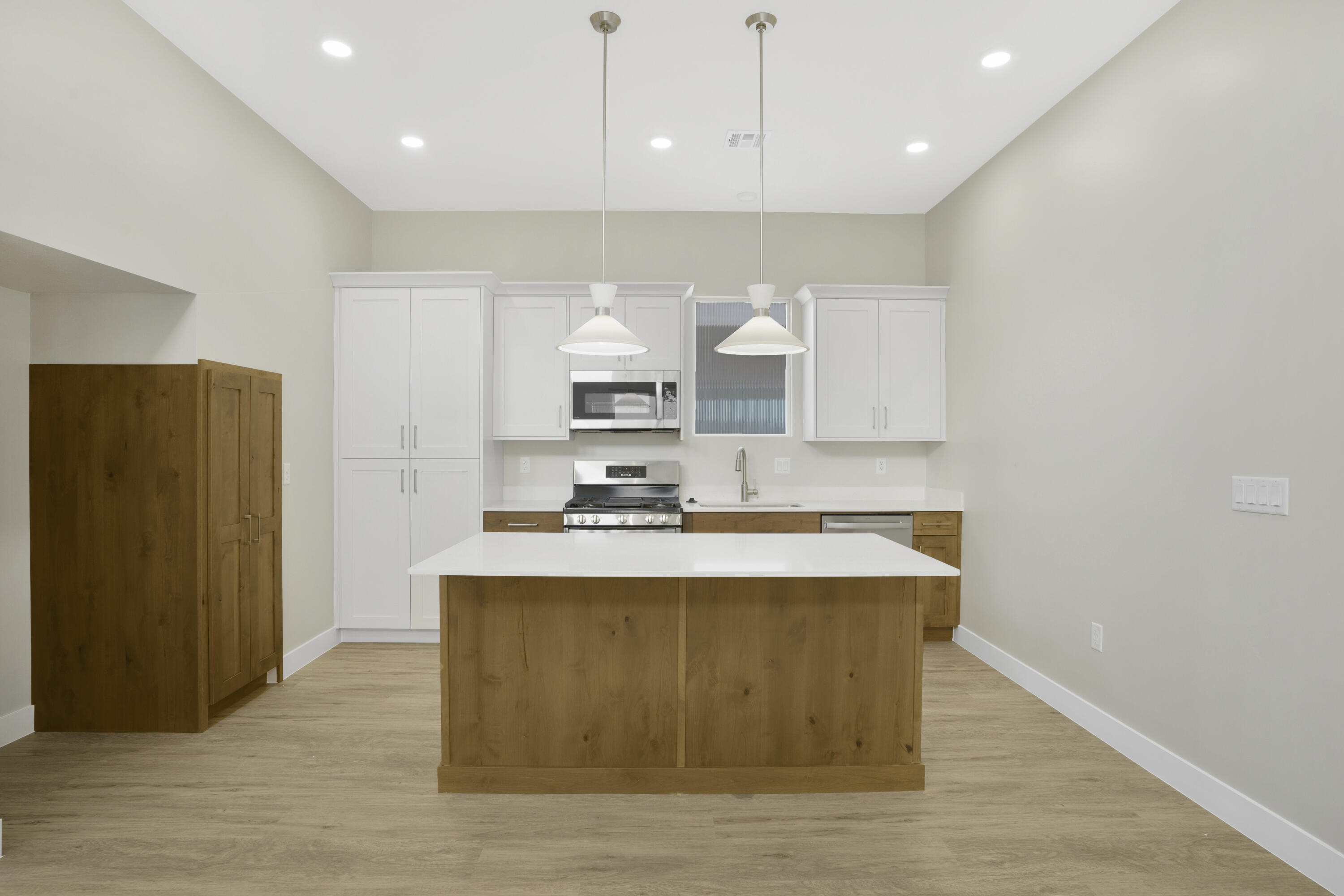EAGLE POINTE - Residential