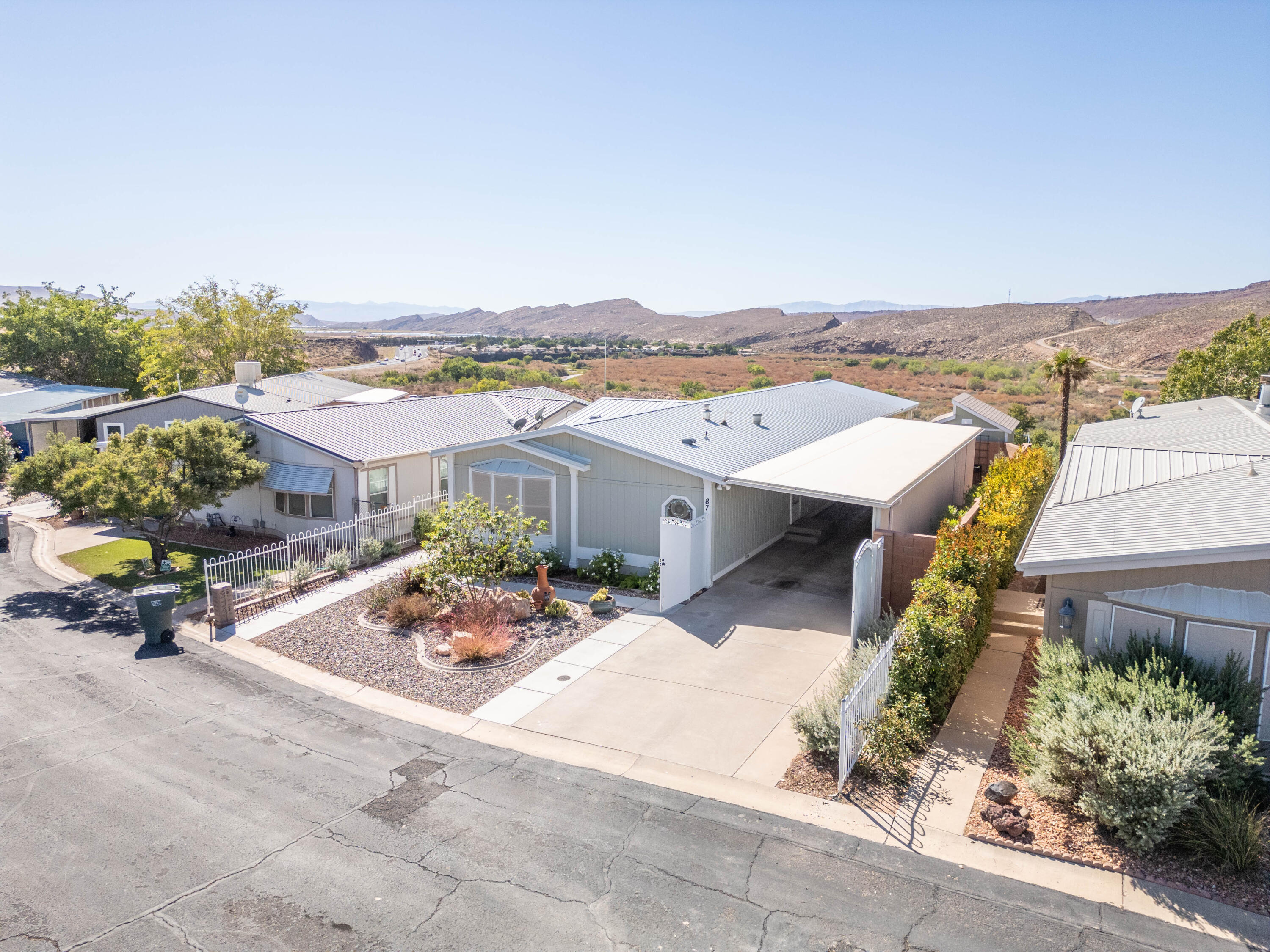 LAVA BLUFF MOBILE HOME PARK - Residential