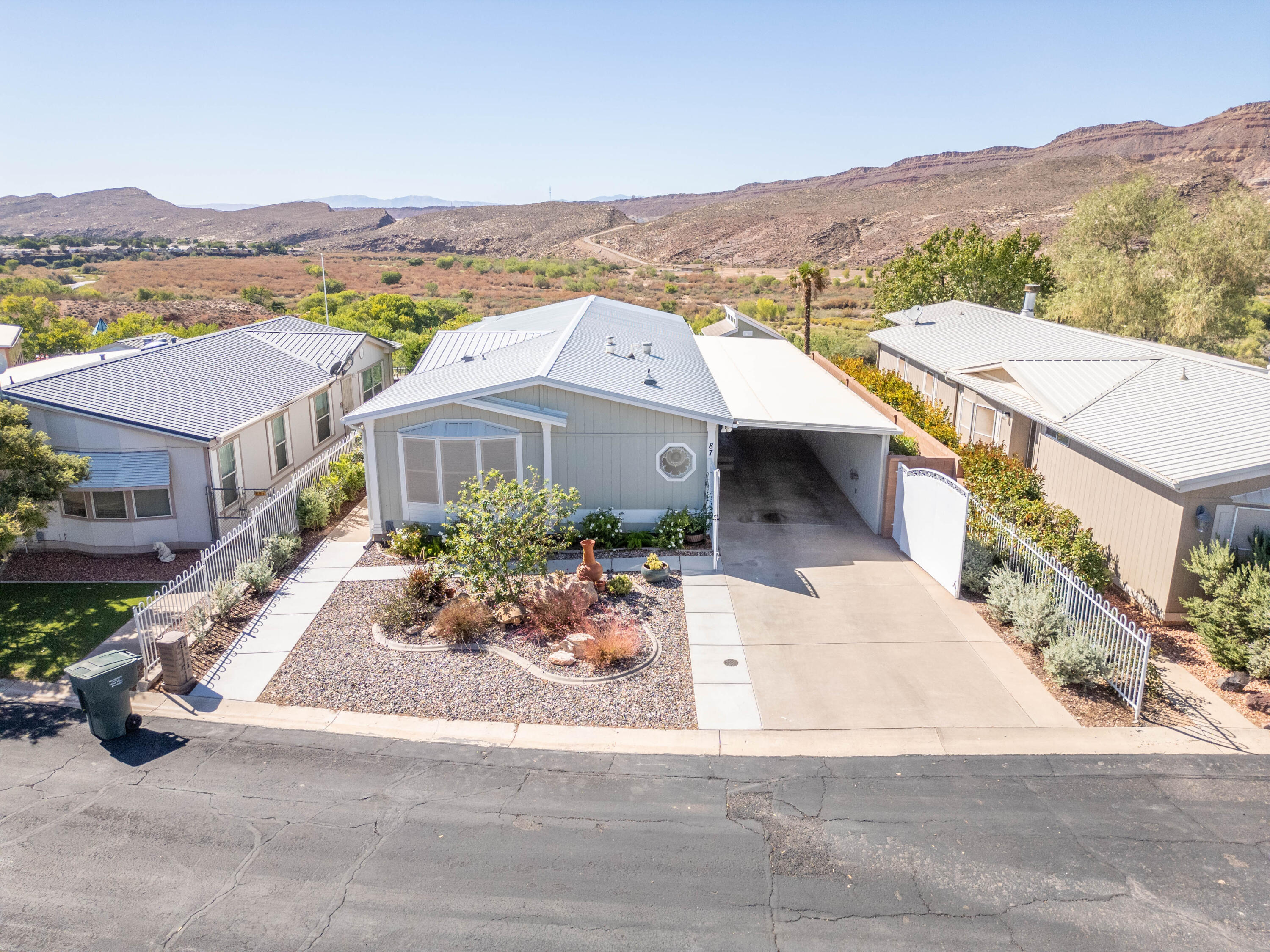 LAVA BLUFF MOBILE HOME PARK - Residential