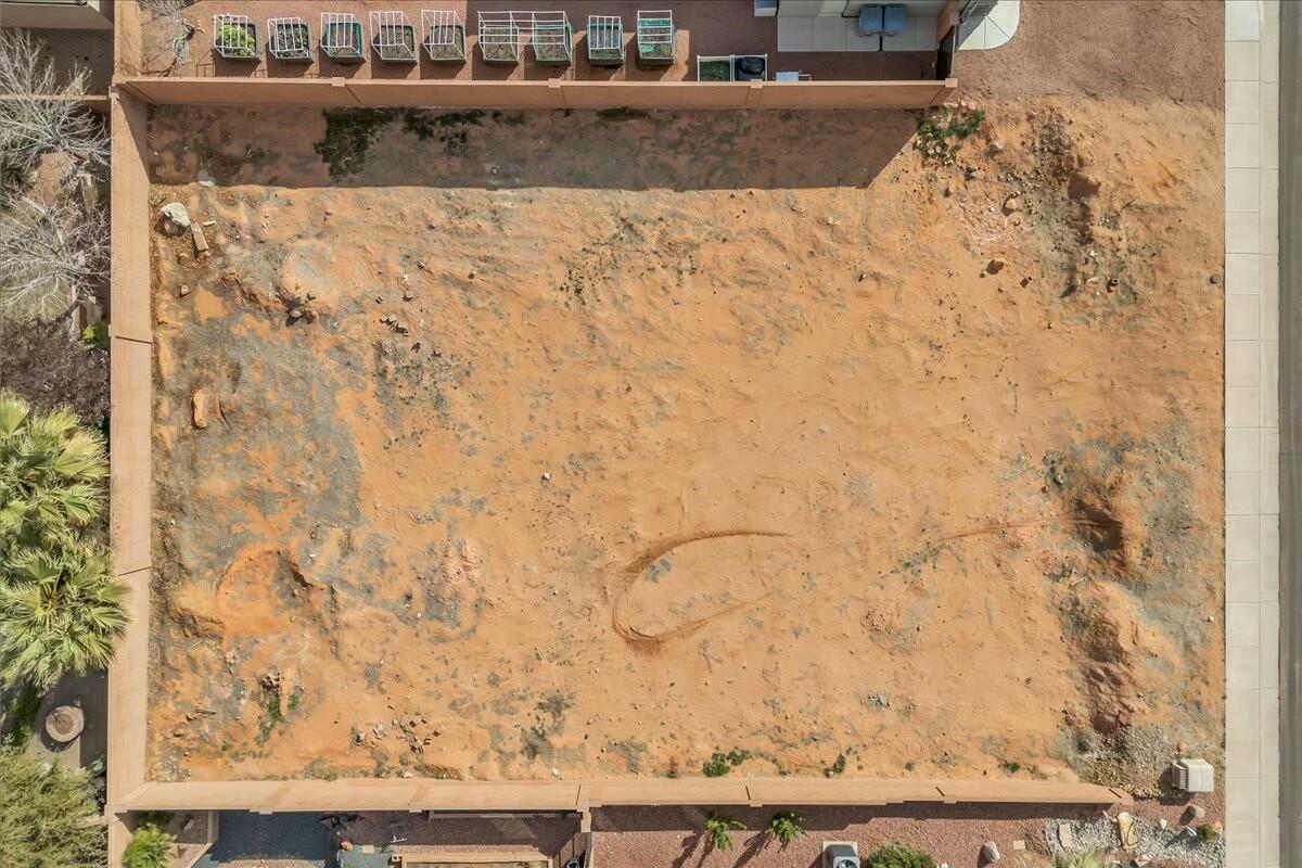 DIXIE SPRINGS - Land