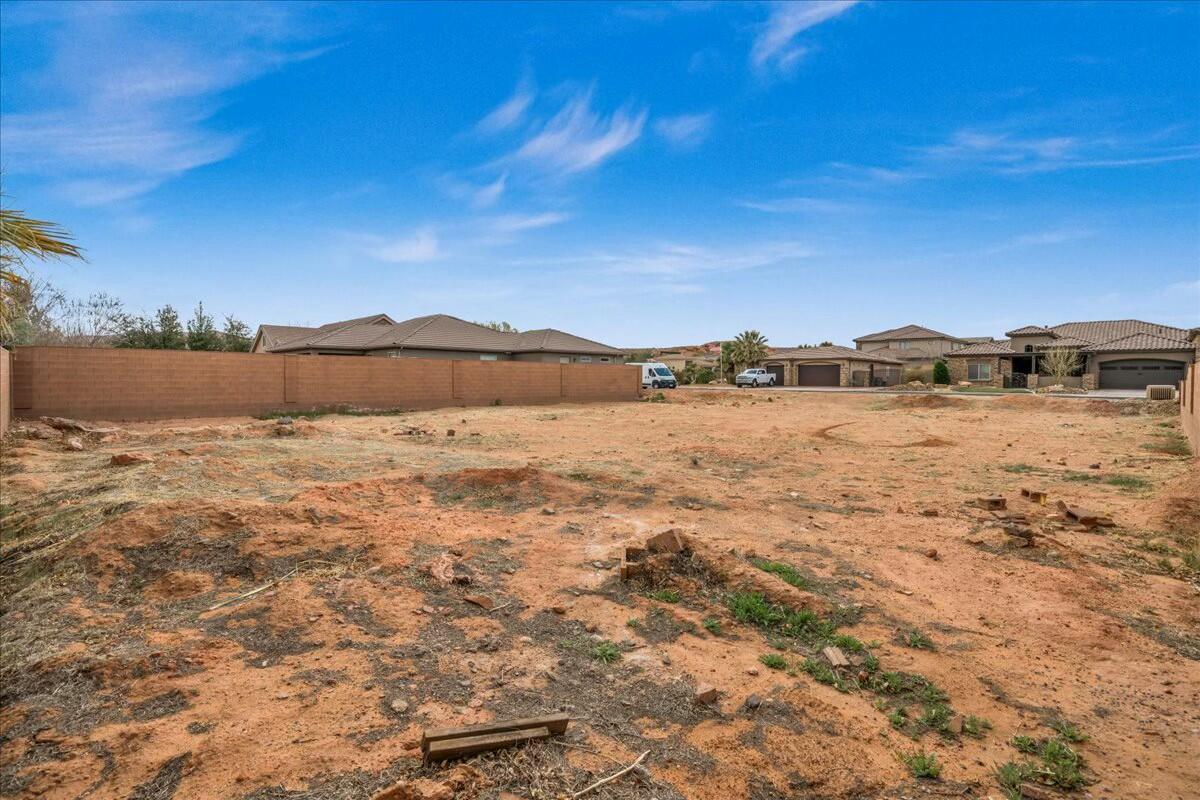 DIXIE SPRINGS - Land