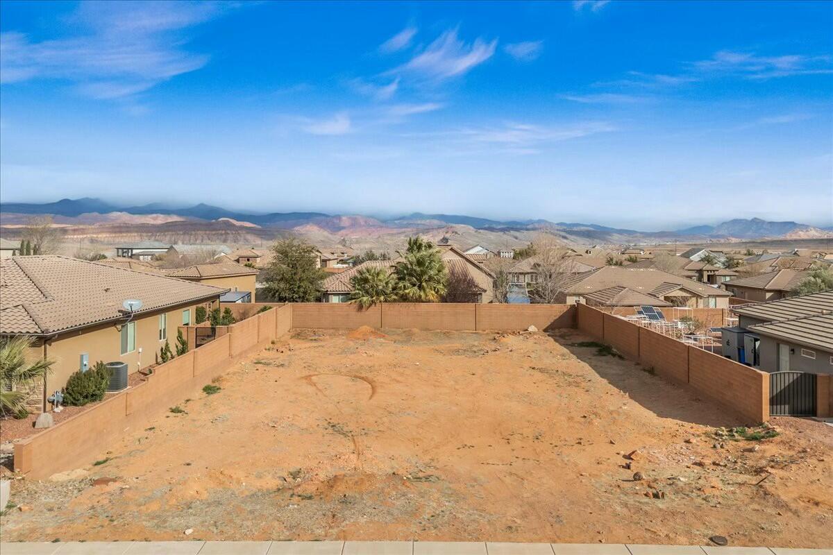 DIXIE SPRINGS - Land