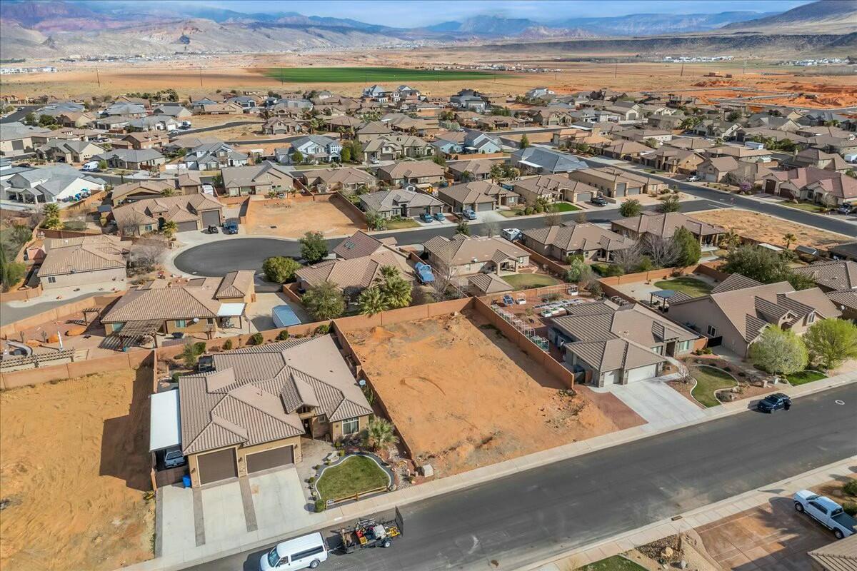 DIXIE SPRINGS - Land