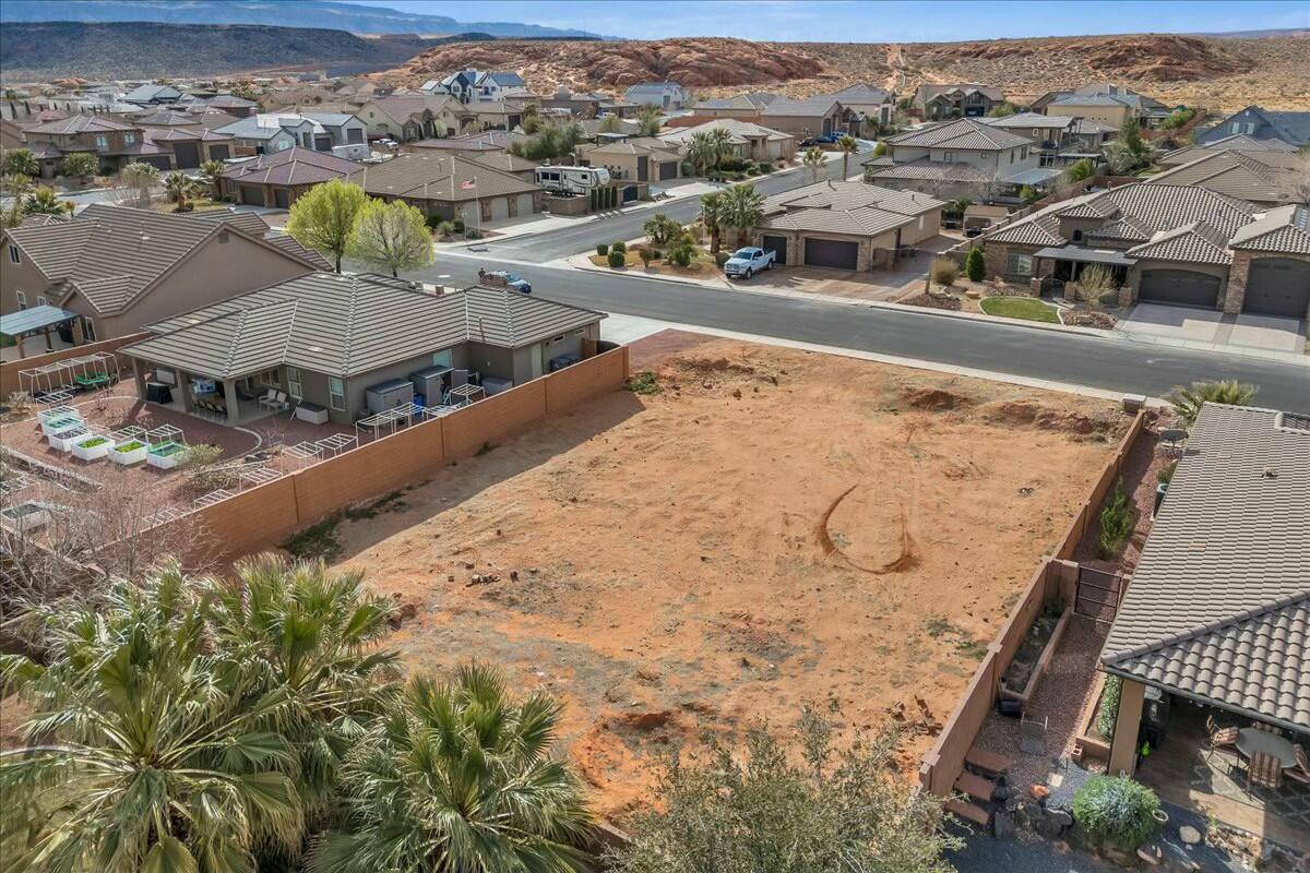 DIXIE SPRINGS - Land