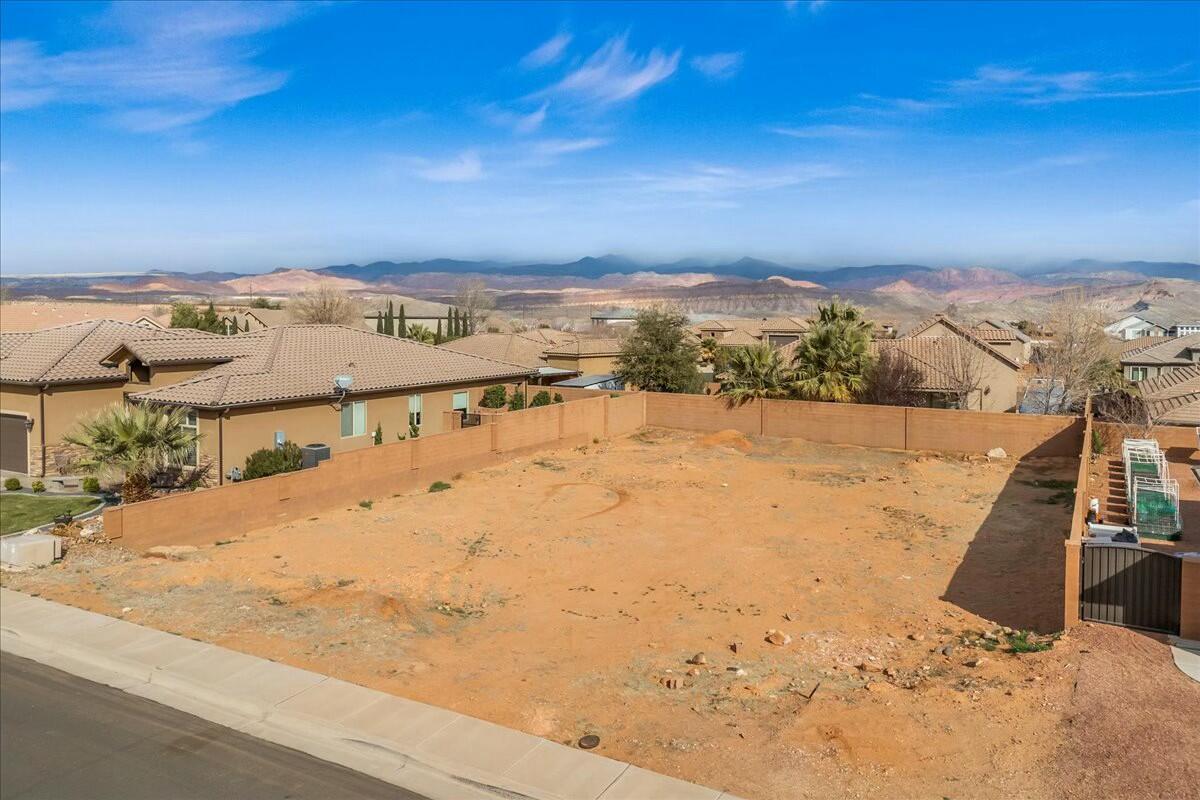 DIXIE SPRINGS - Land