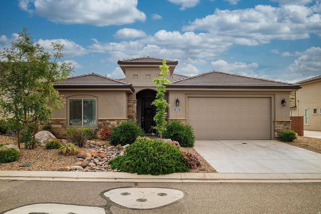 Photo of 262 N LADERA DR, Washington, UT 84780 (MLS # 26-269992)