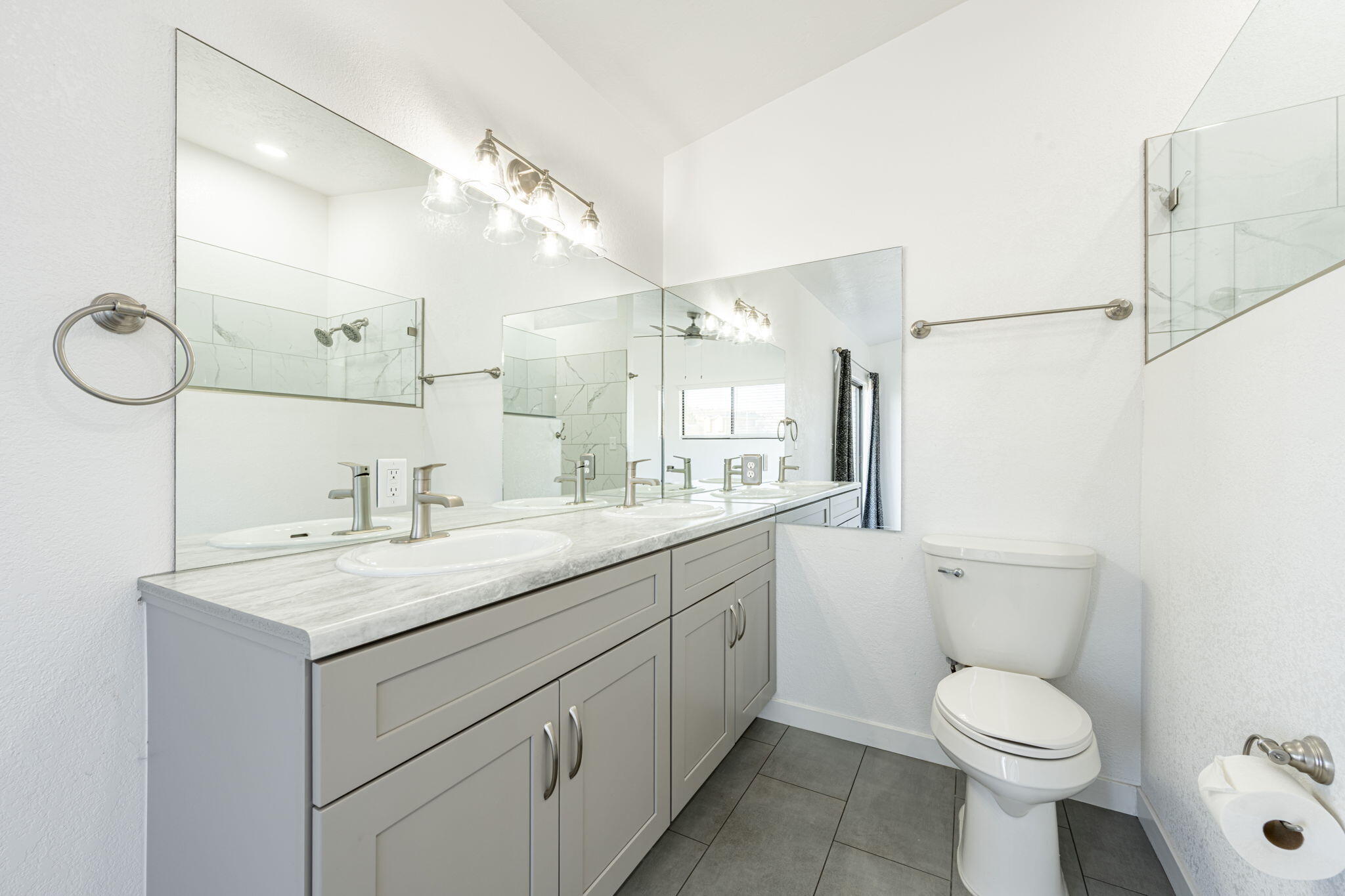 BLOOMINGTON HILLS - Residential