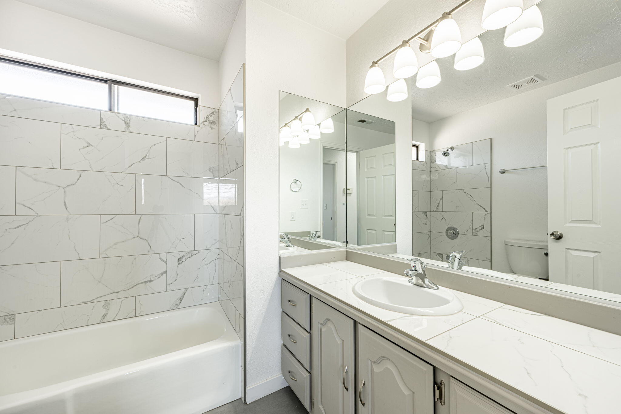 BLOOMINGTON HILLS - Residential