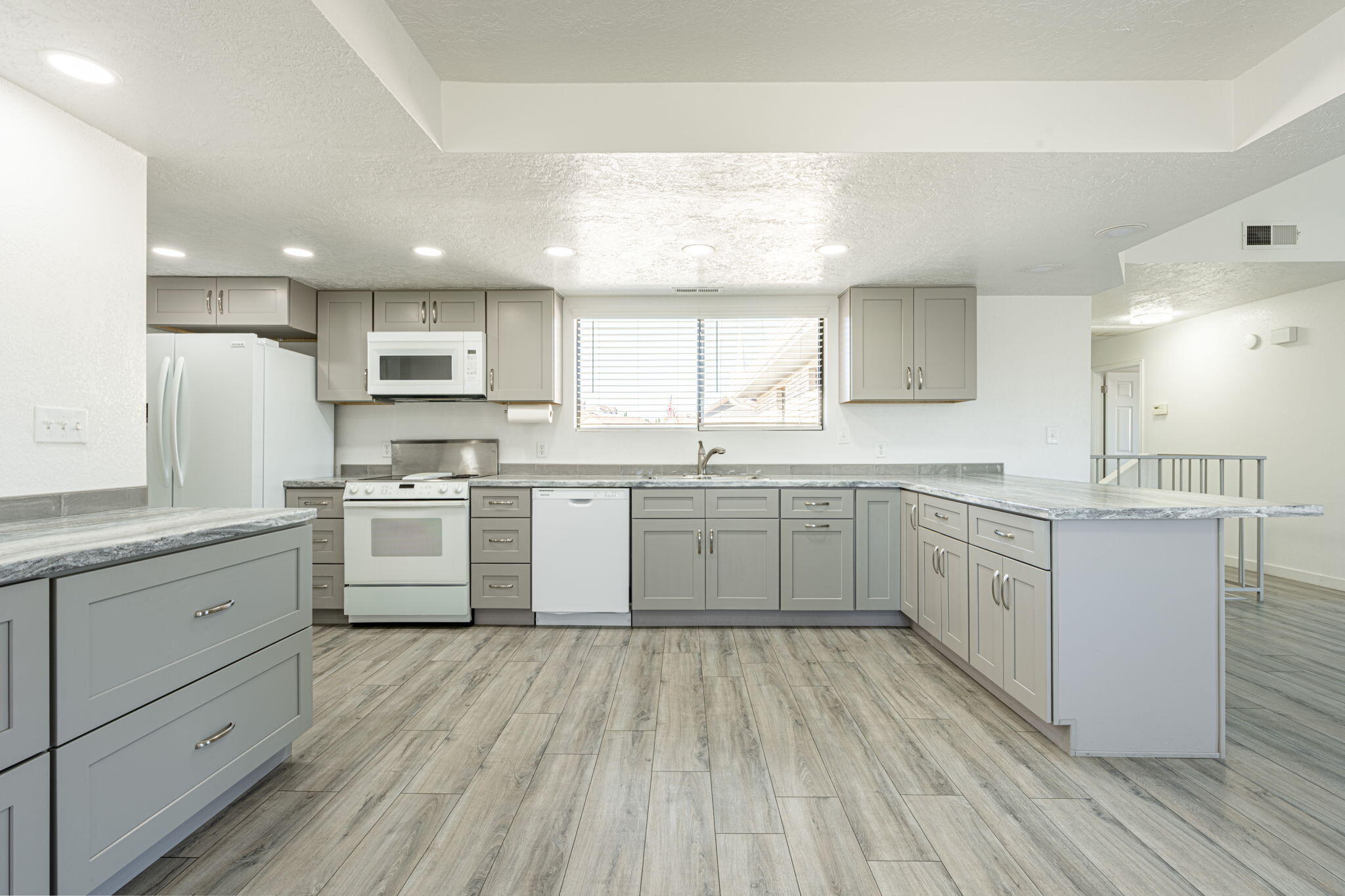 BLOOMINGTON HILLS - Residential