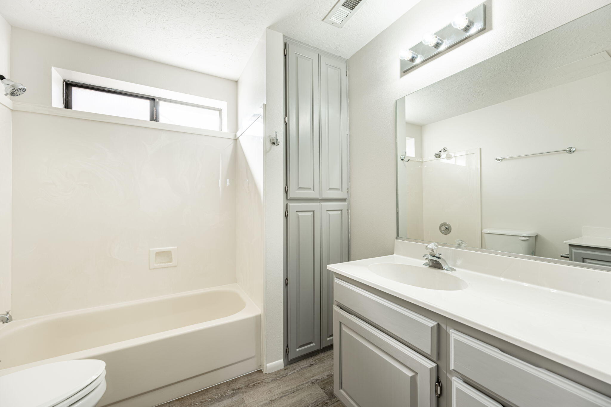 BLOOMINGTON HILLS - Residential