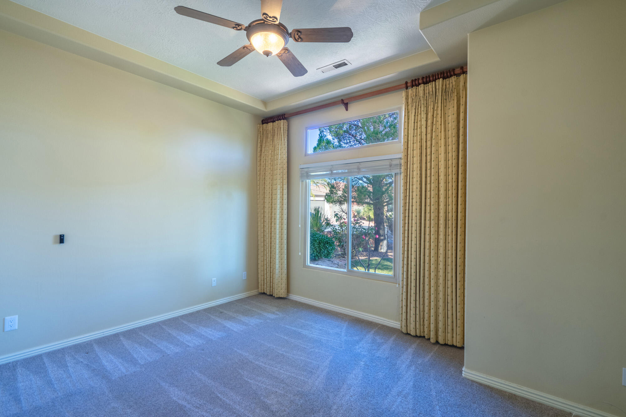 PARADISE CANYON - Residential