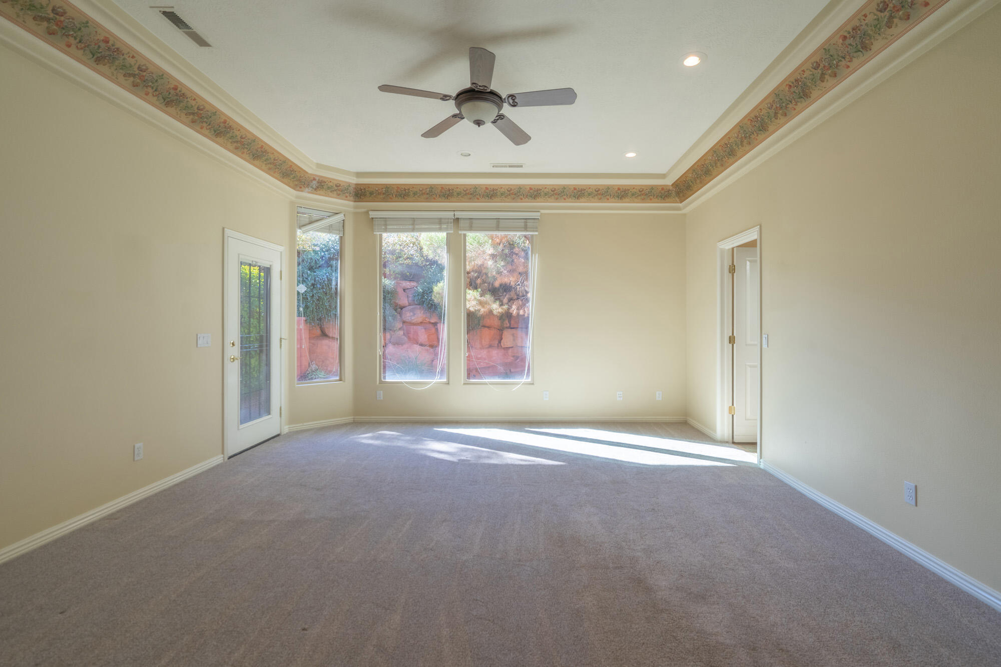 PARADISE CANYON - Residential