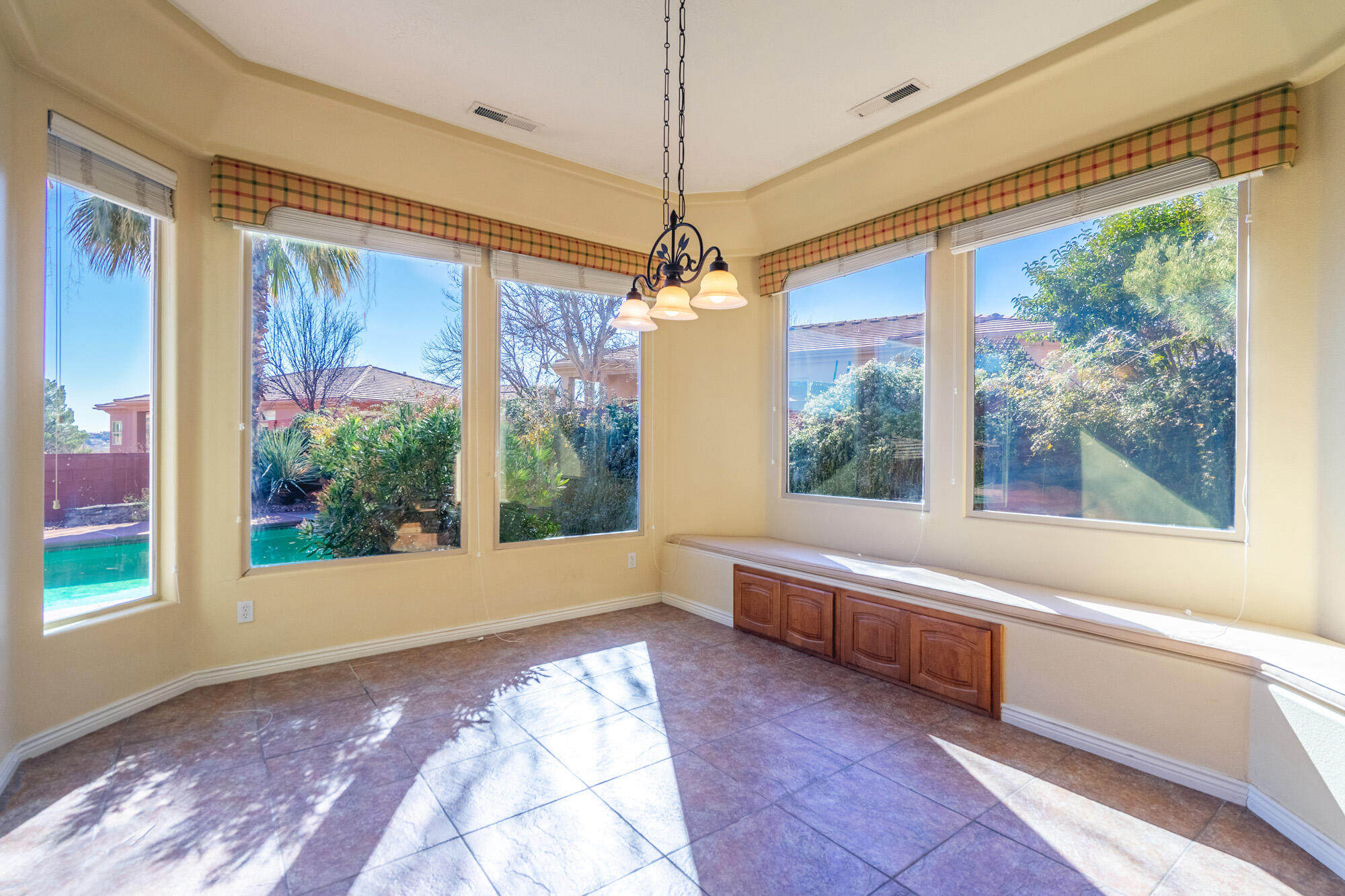 PARADISE CANYON - Residential