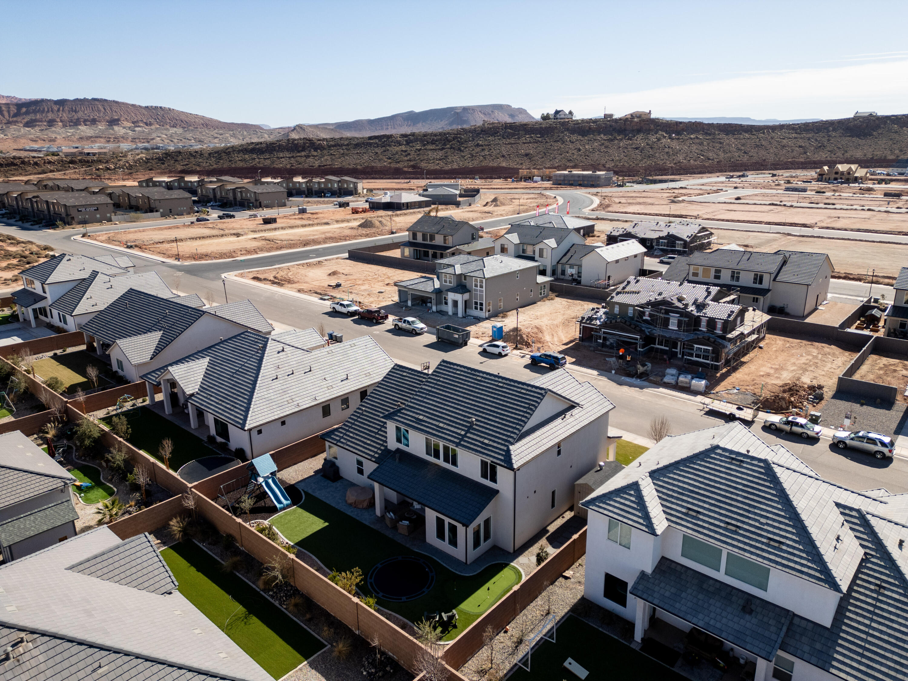 CRIMSON FIELDS - Residential