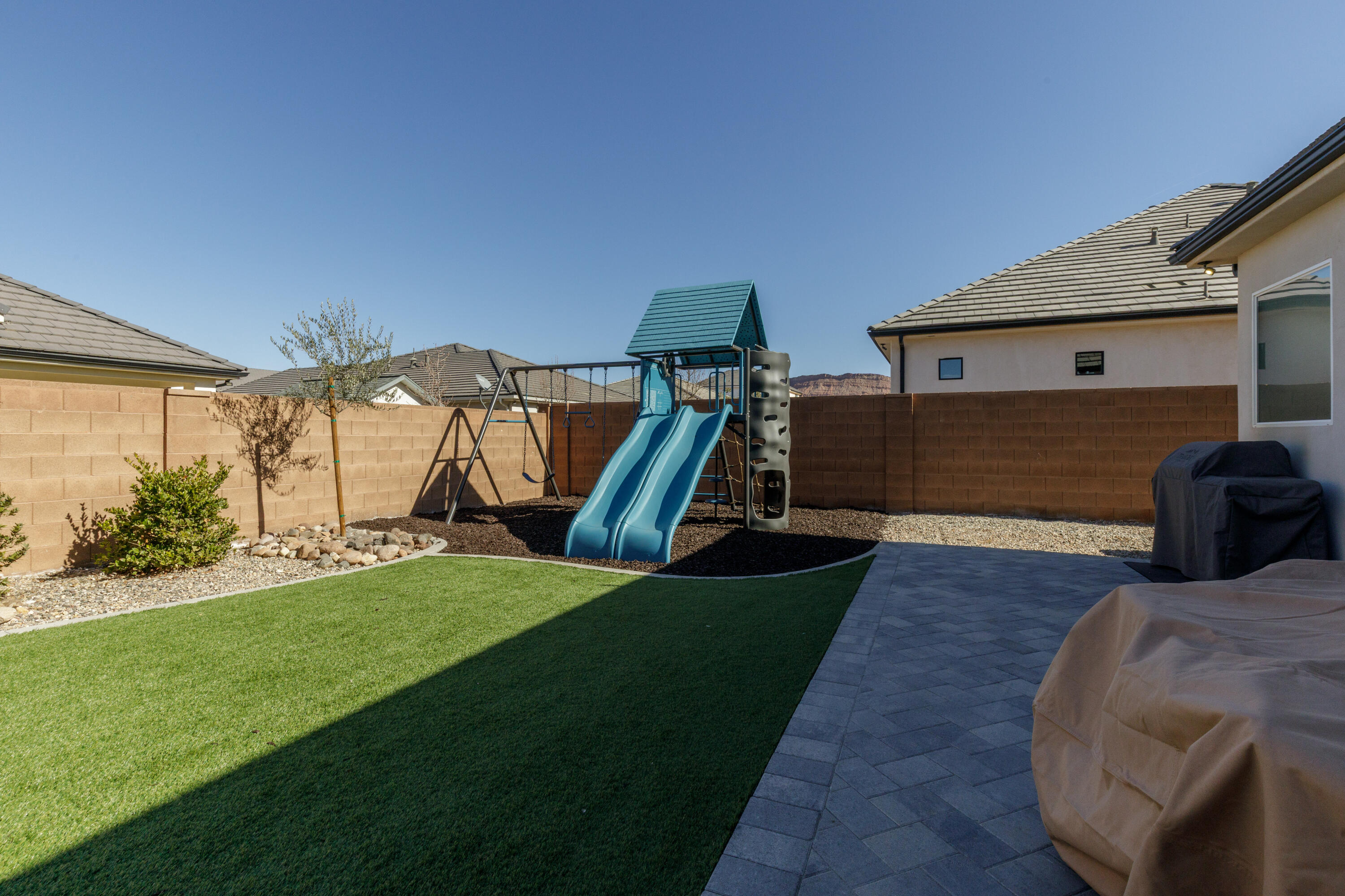 CRIMSON FIELDS - Residential