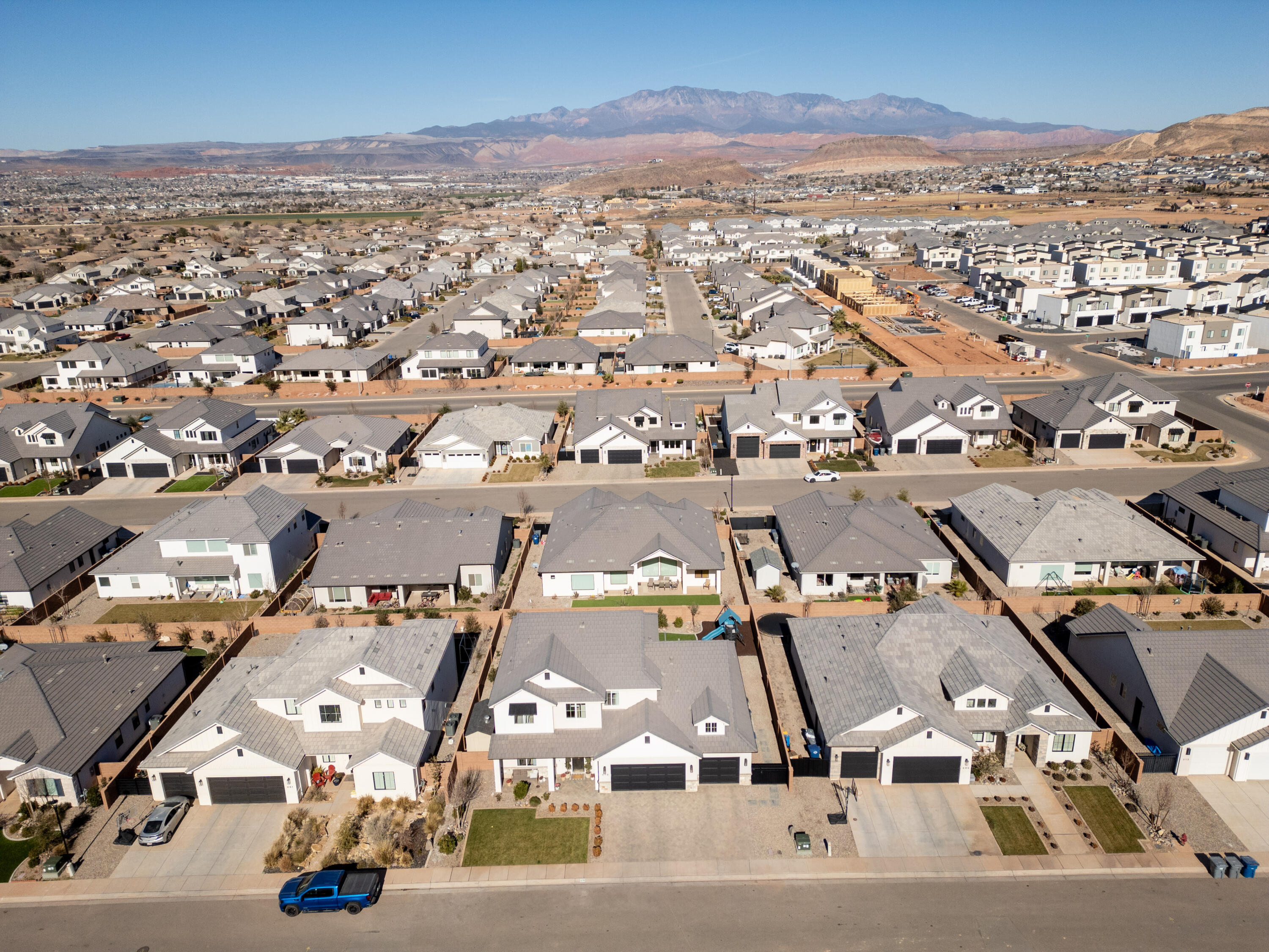 CRIMSON FIELDS - Residential