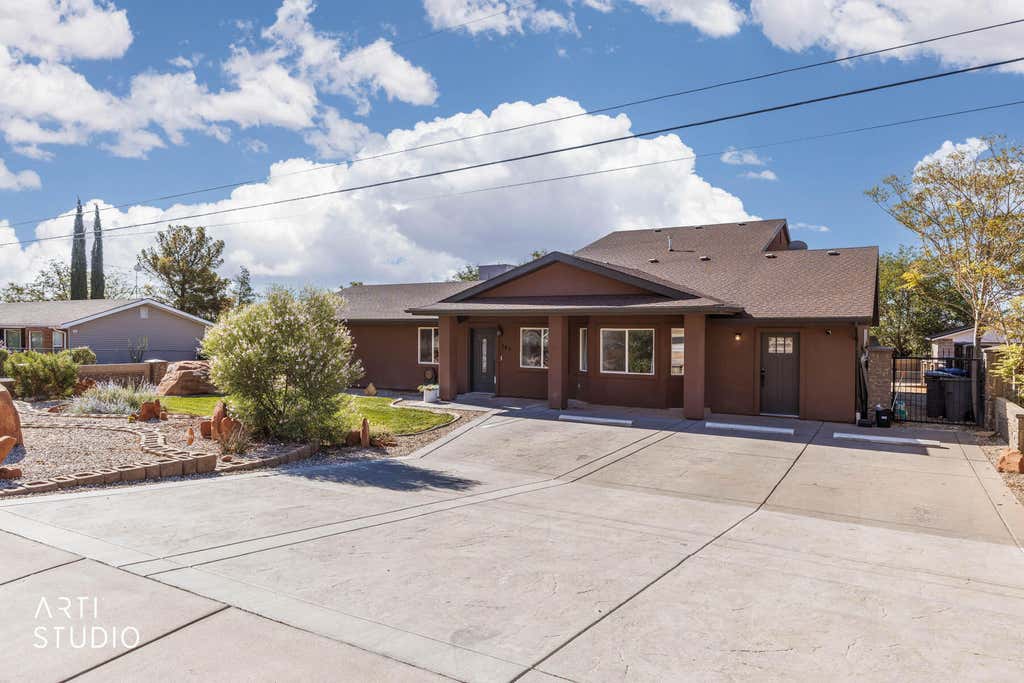 Photo of 140 E 300 N, Ivins, UT 84738 (MLS # 26-275458)