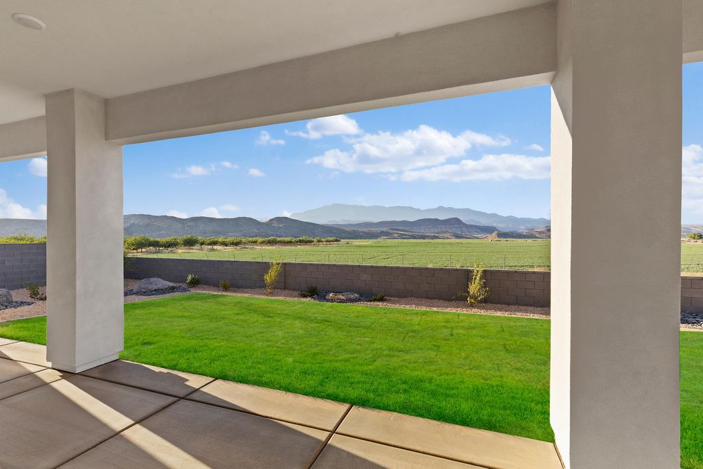 Photo of 4810 W 1930 S, Hurricane, UT 84737 (MLS # 26-269971)