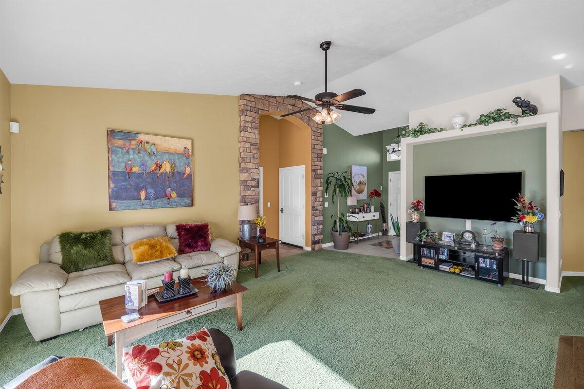 ROYAL OAKS - Residential