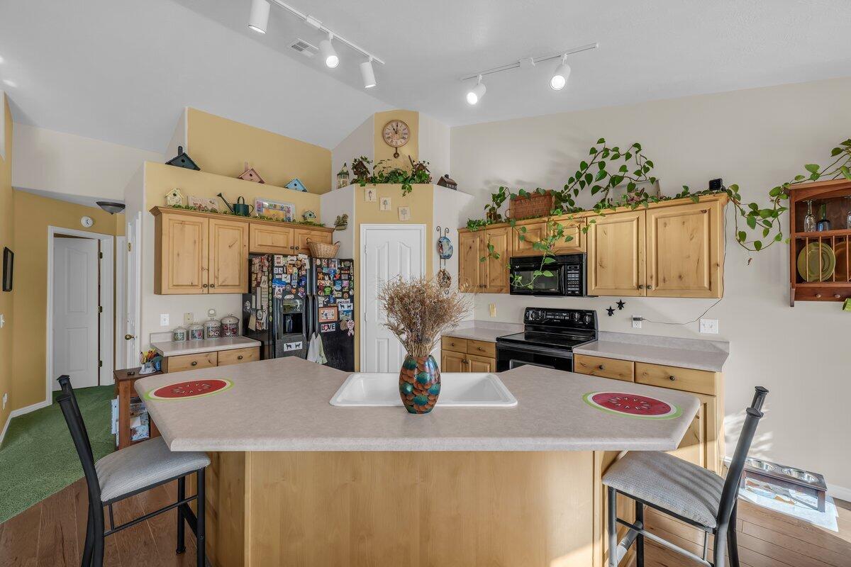 ROYAL OAKS - Residential