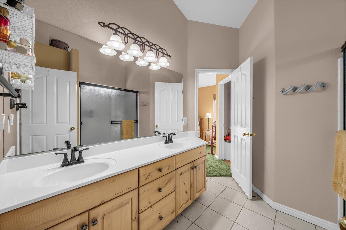 ROYAL OAKS - Residential