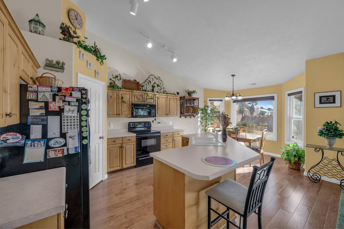 ROYAL OAKS - Residential