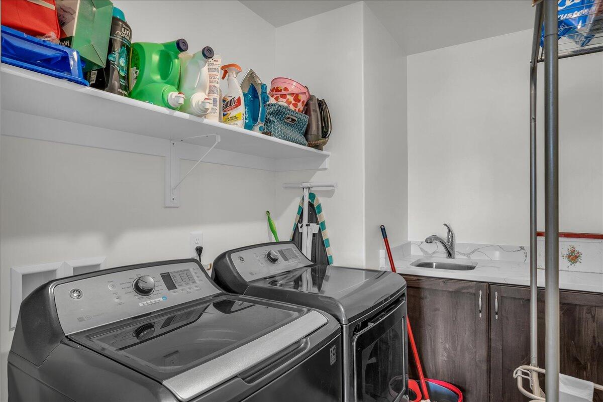 DESERT HOLLOW - Residential