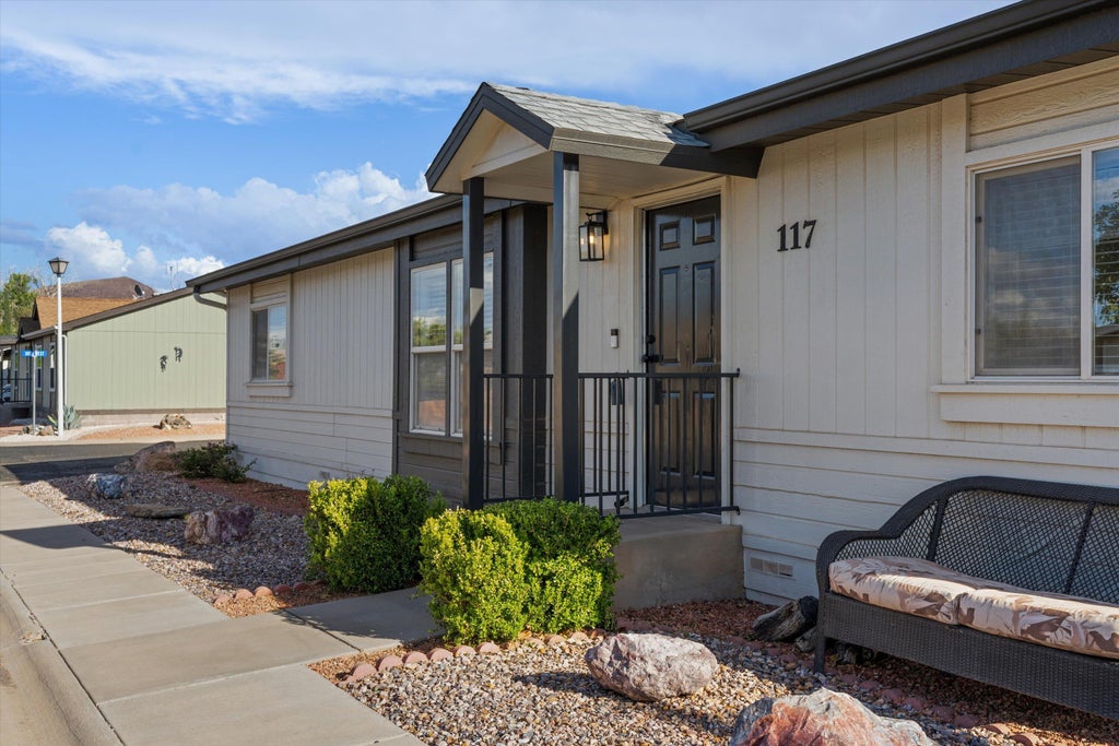 Photo of 117 N 3850 W, Hurricane, UT 84737 (MLS # 26-276291)