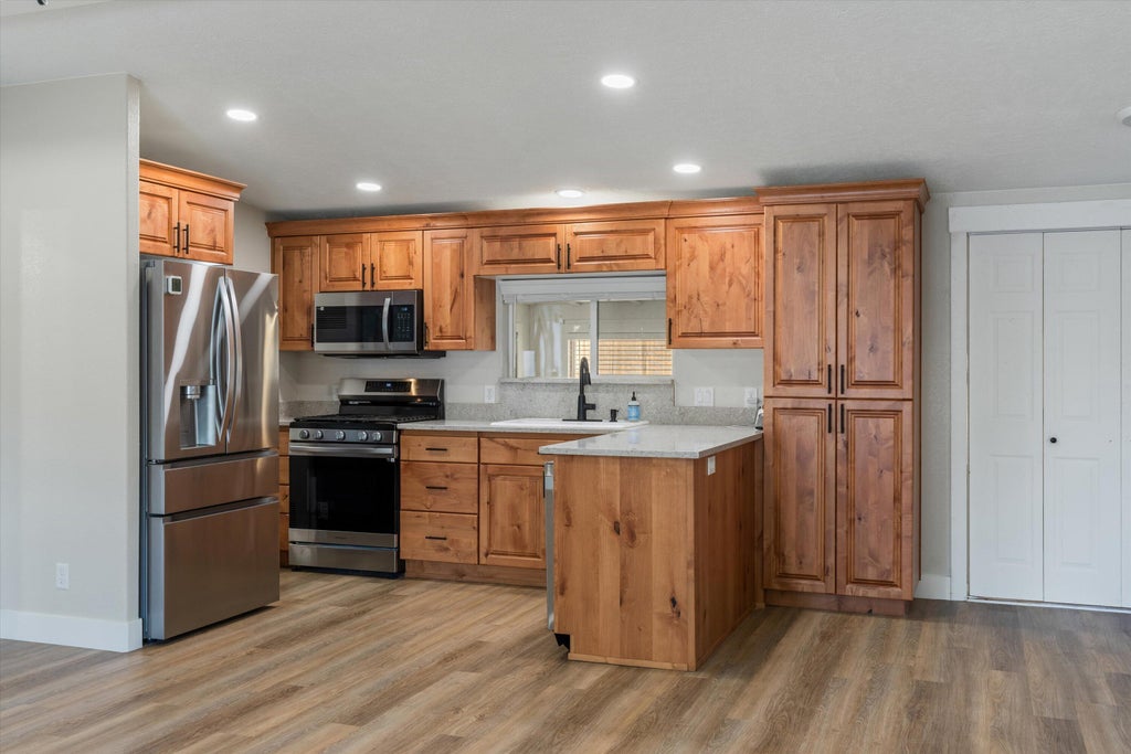 Photo of 117 N 3850 W, Hurricane, UT 84737 (MLS # 26-276291)