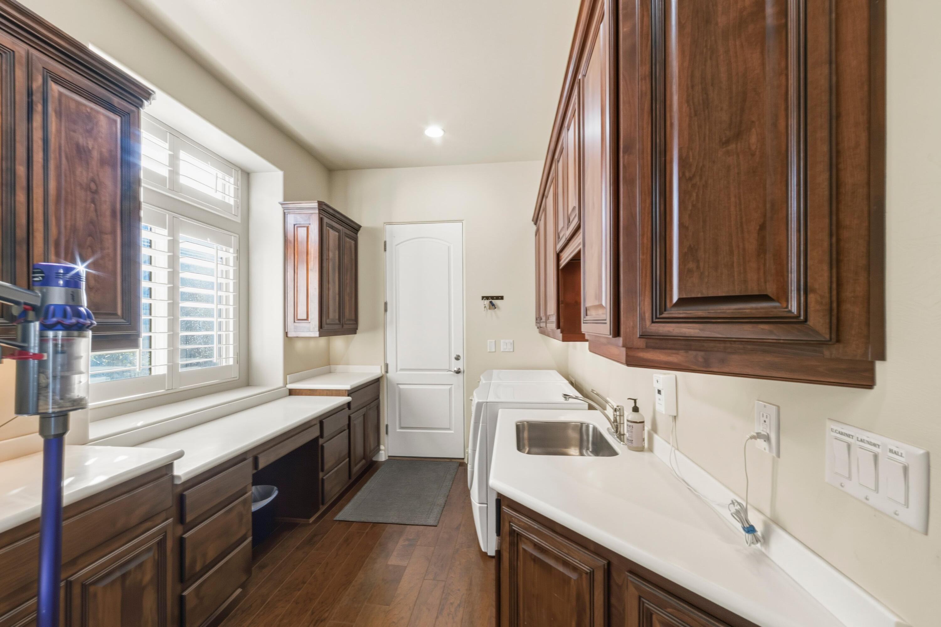 BELLSERA TOWNHOMES AT SUNBROOK - Residential