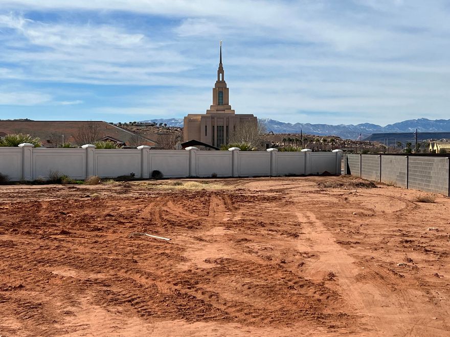 Luxury cul-de-sac lot with forever views to the east and west. Located close to schools, shopping, restaurants and quick access to recreation. Bring your own builder.