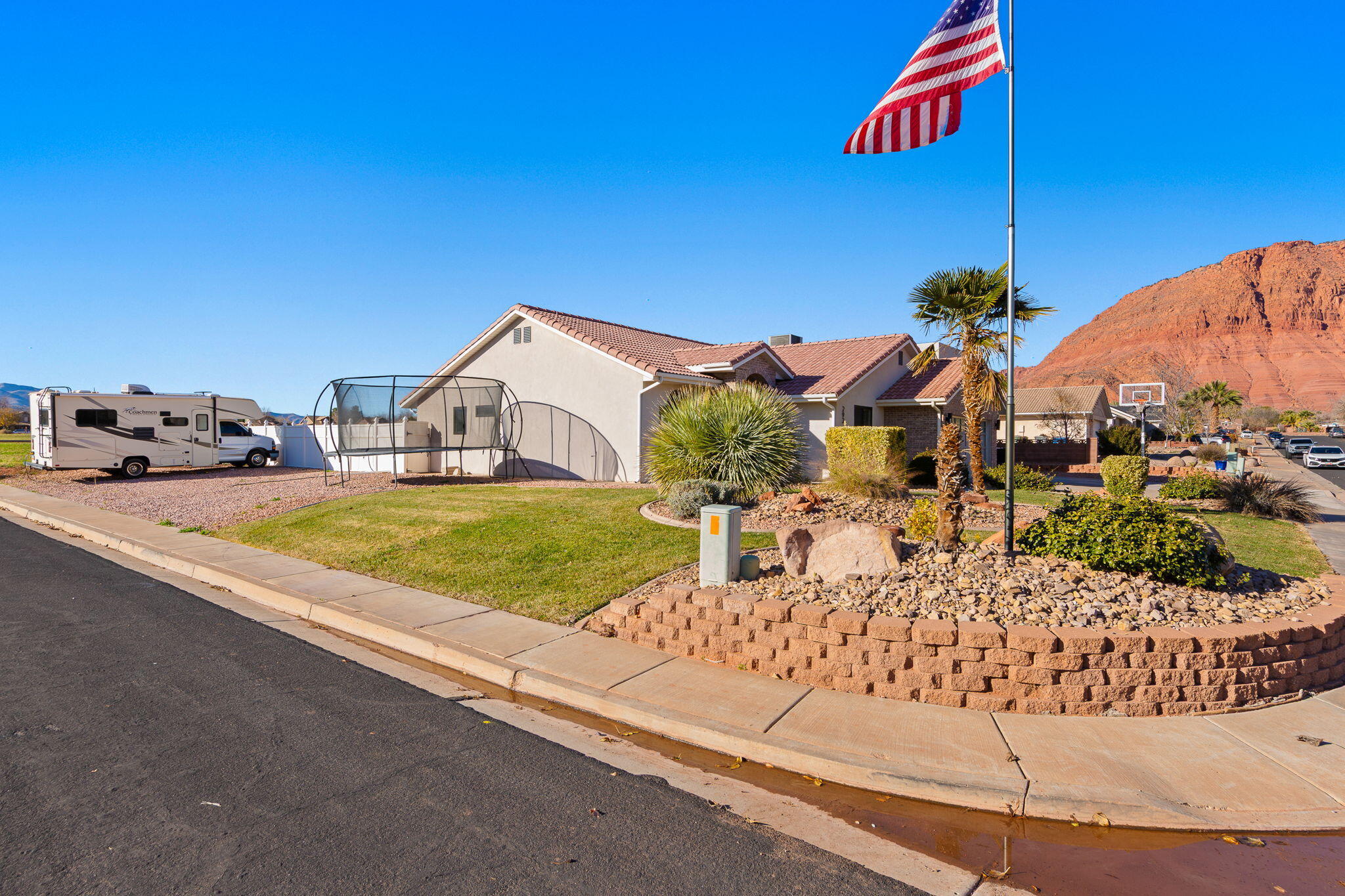 MOUNTAIN SHADOW - Residential
