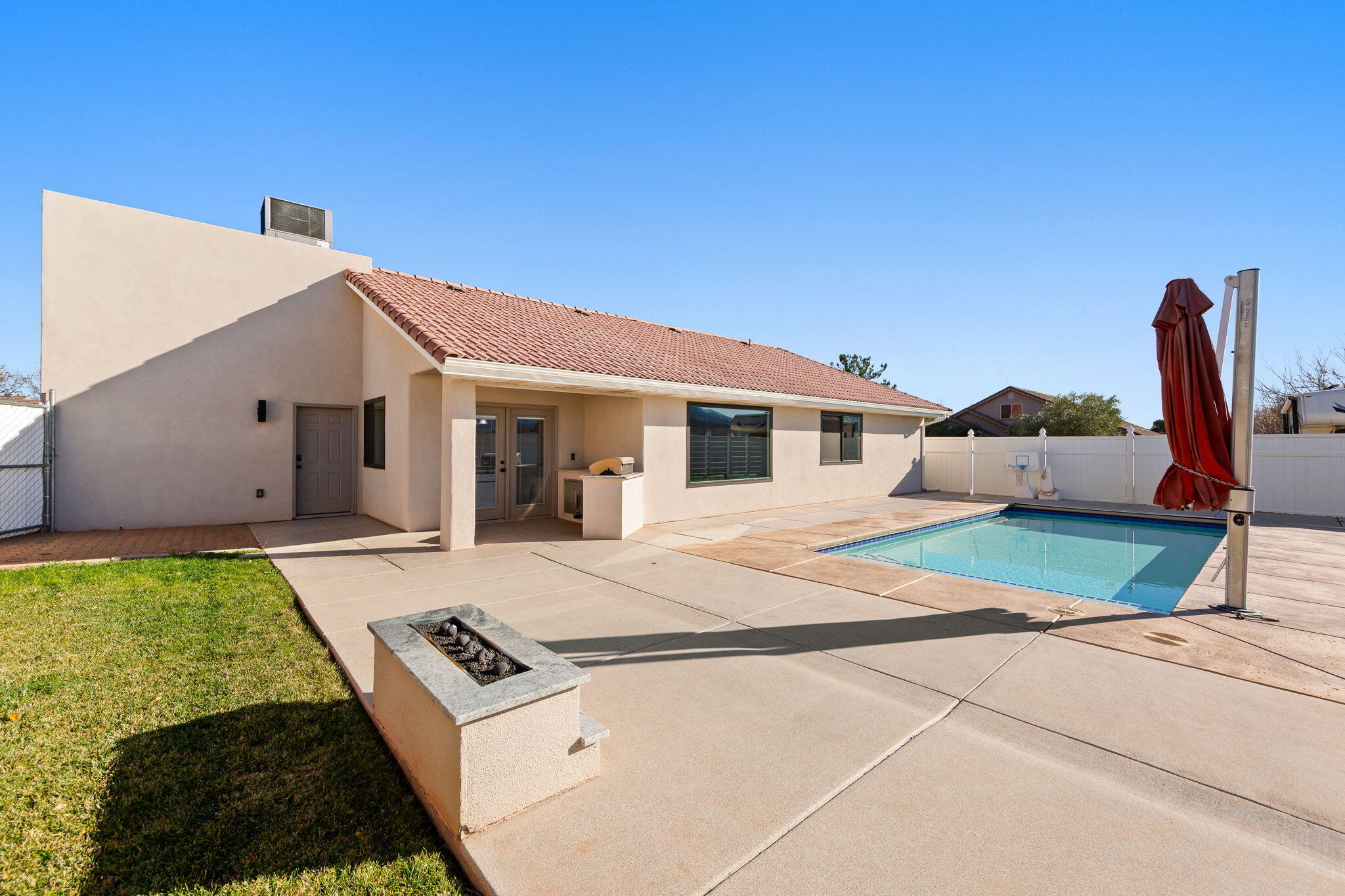 MOUNTAIN SHADOW - Residential