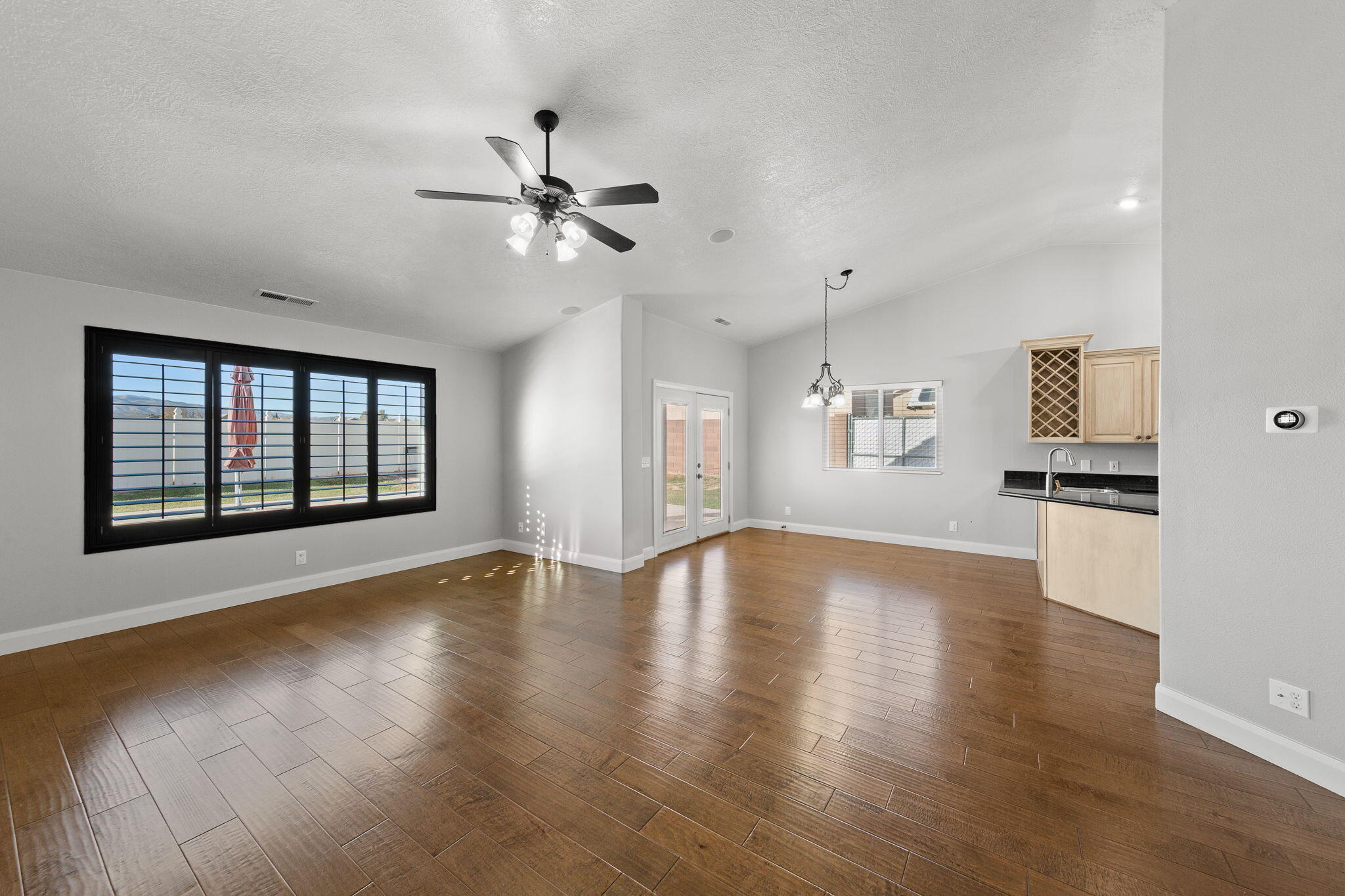 MOUNTAIN SHADOW - Residential