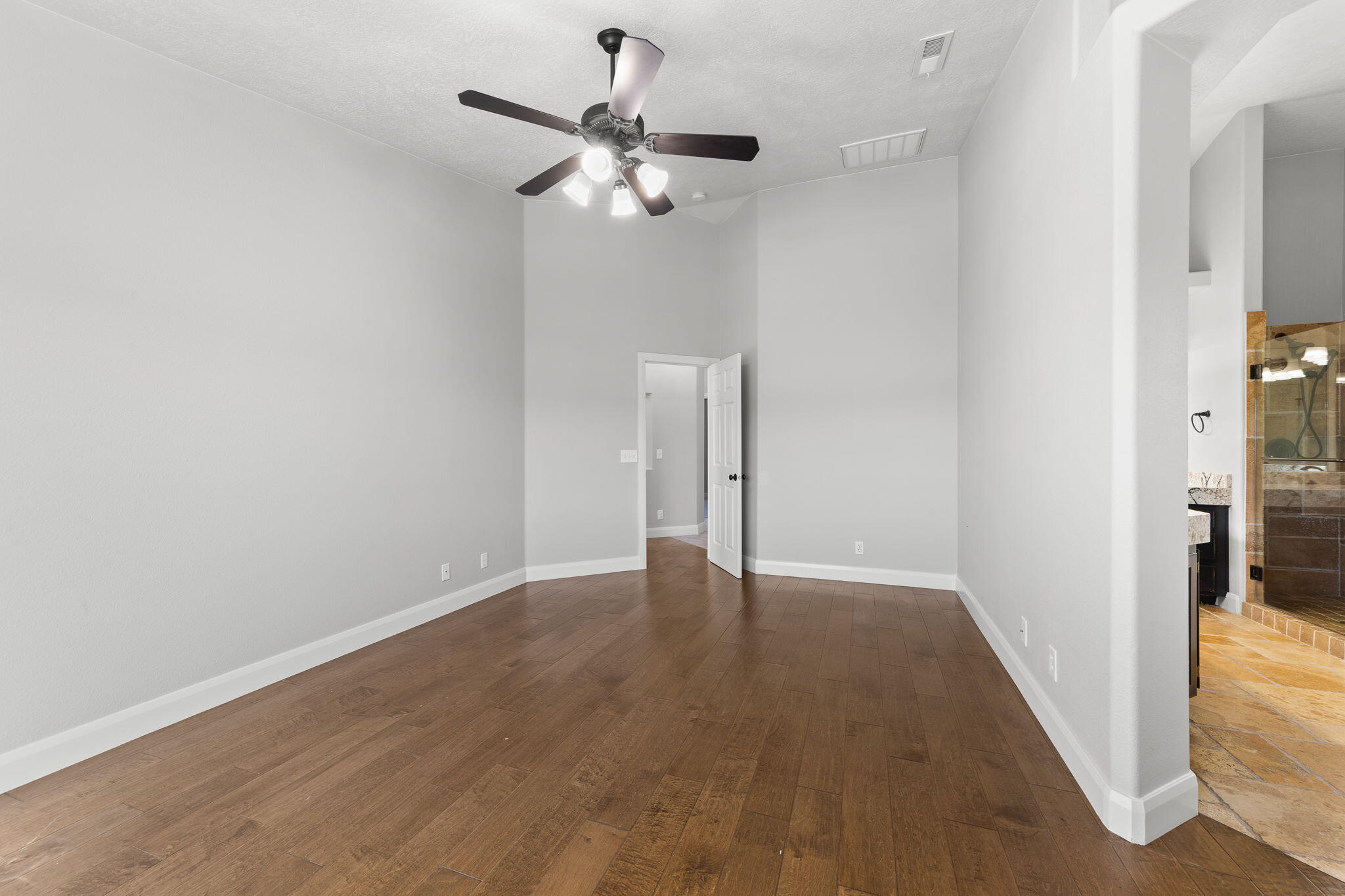 MOUNTAIN SHADOW - Residential