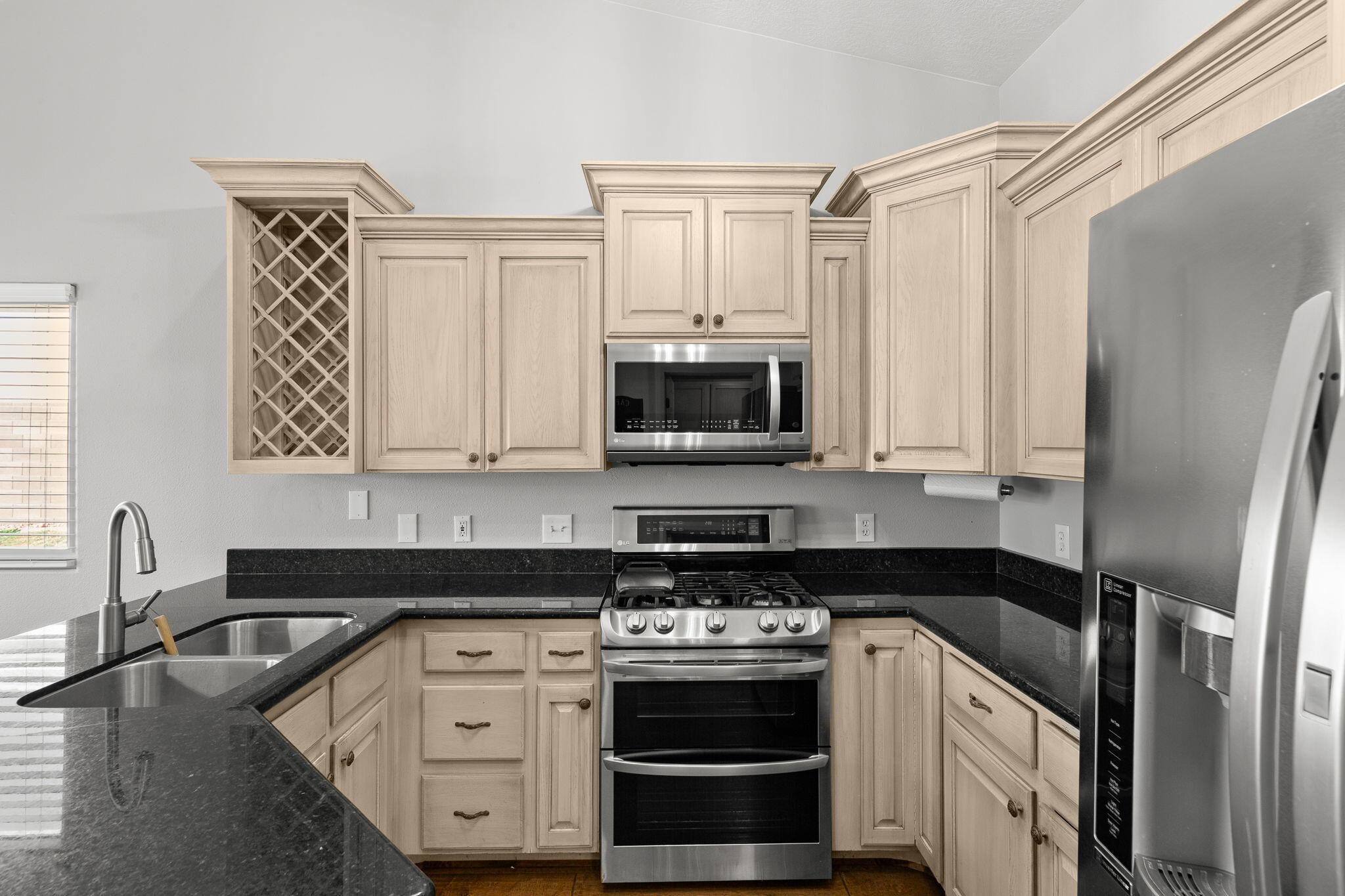 MOUNTAIN SHADOW - Residential