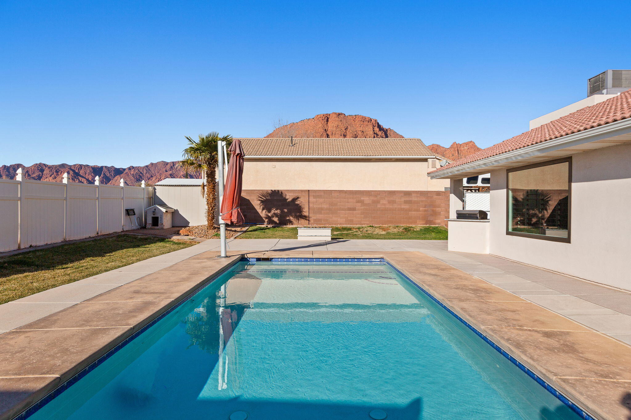 MOUNTAIN SHADOW - Residential