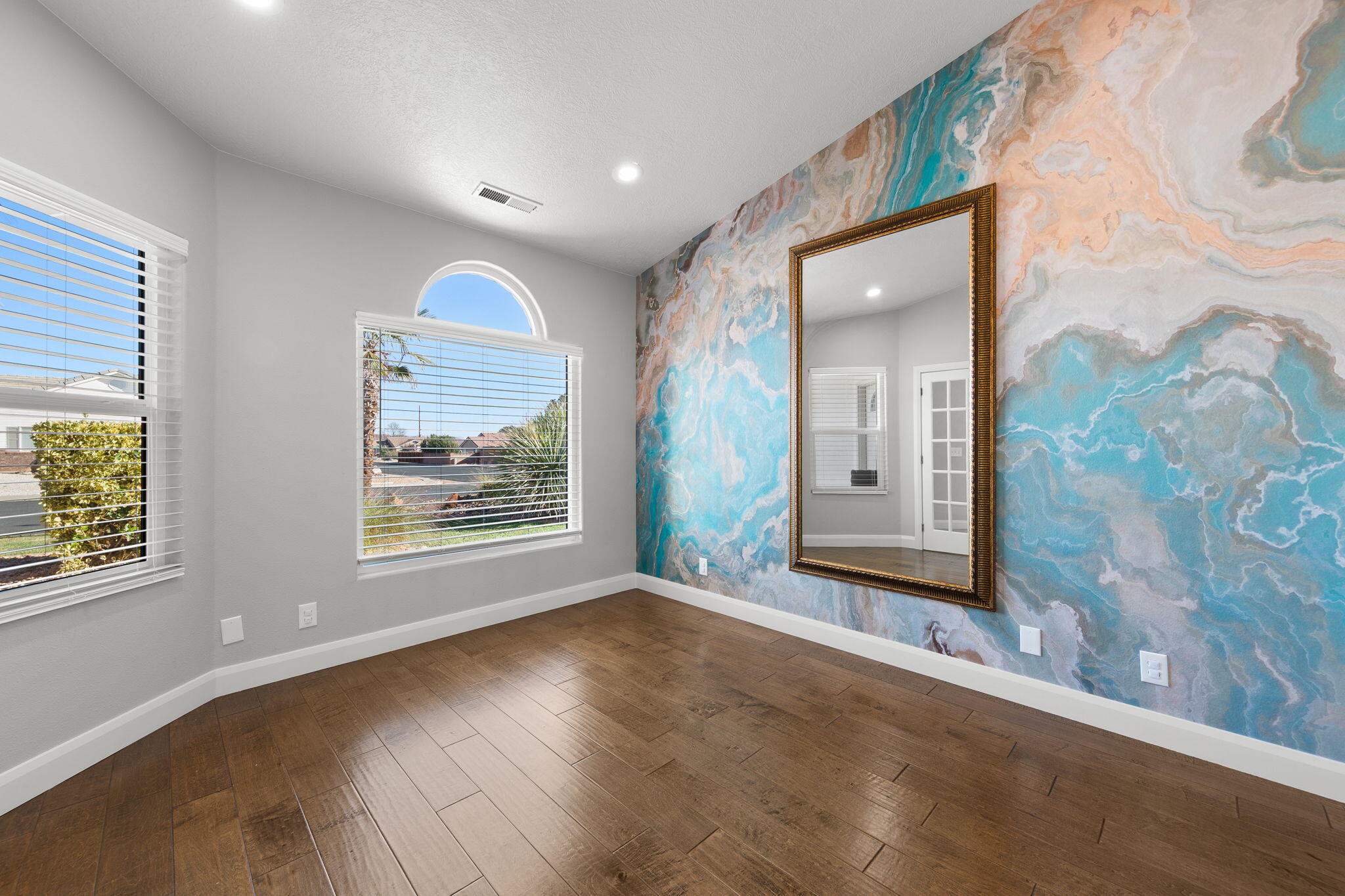 MOUNTAIN SHADOW - Residential